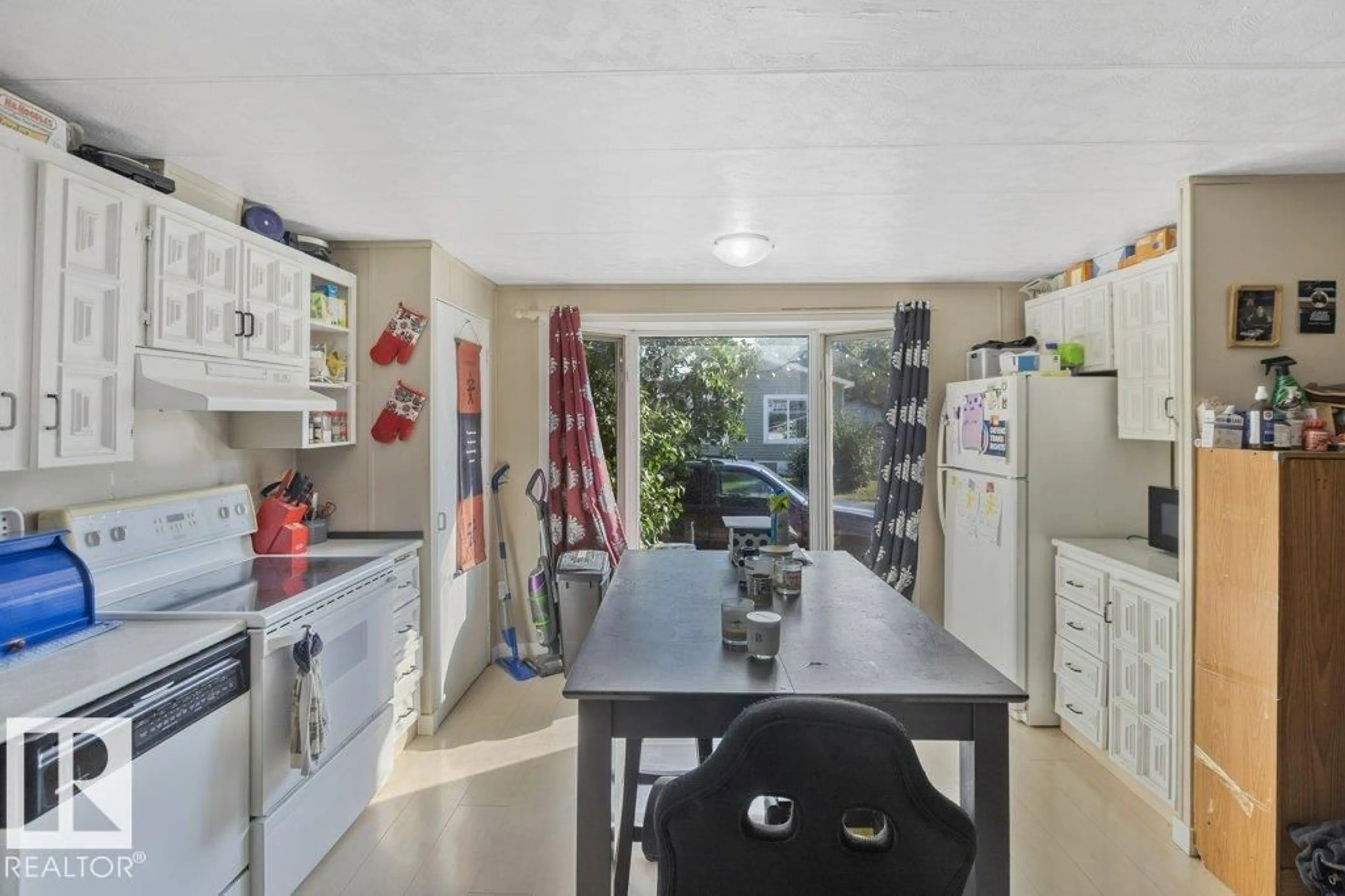 Standard kitchen, unknown for 321 WESTBROOK WY, Edmonton Alberta T5S1T6