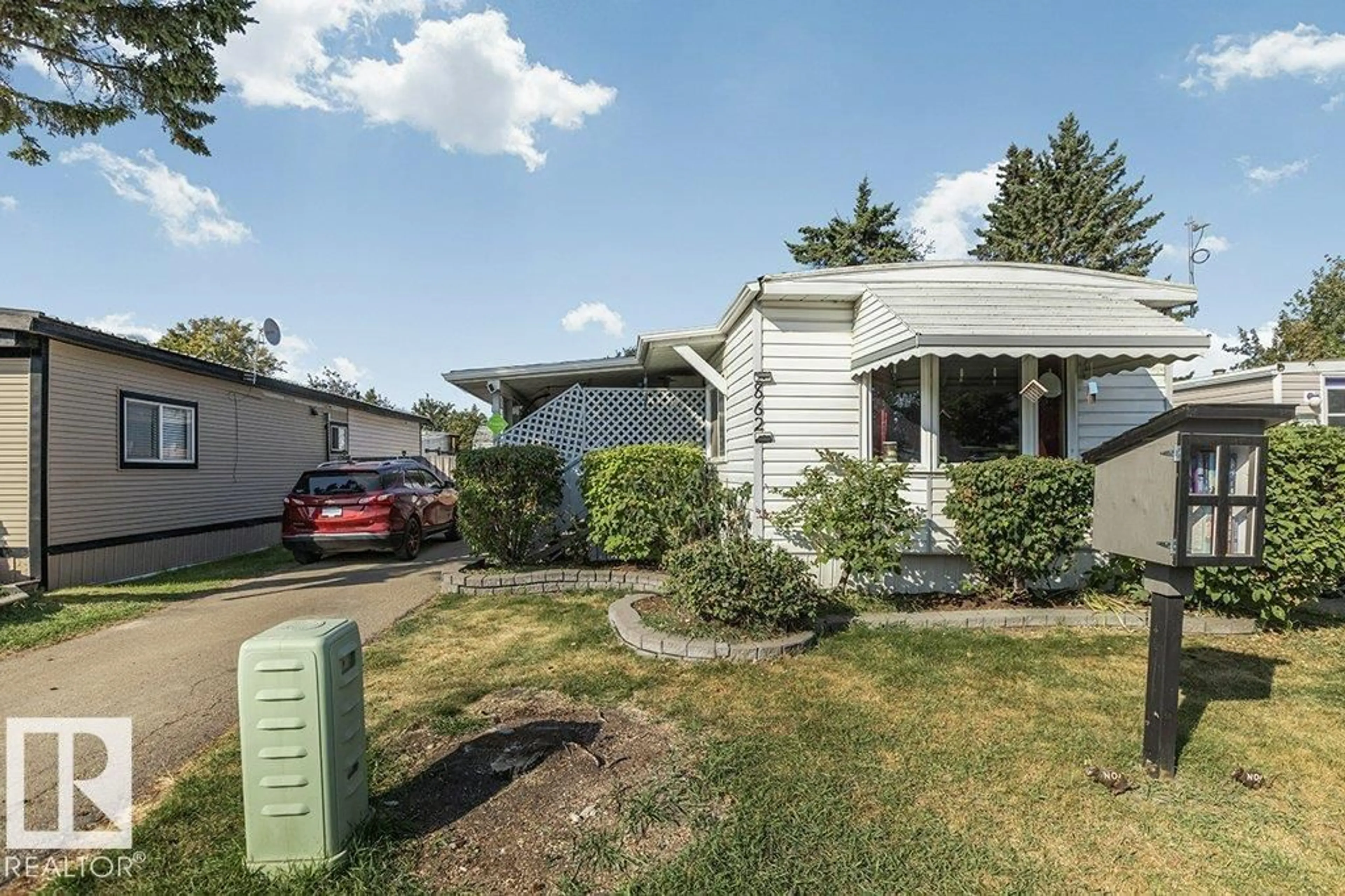 A pic from outside/outdoor area/front of a property/back of a property/a pic from drone, street for NW - 862 WEST COAST BA, Edmonton Alberta T5S1T6