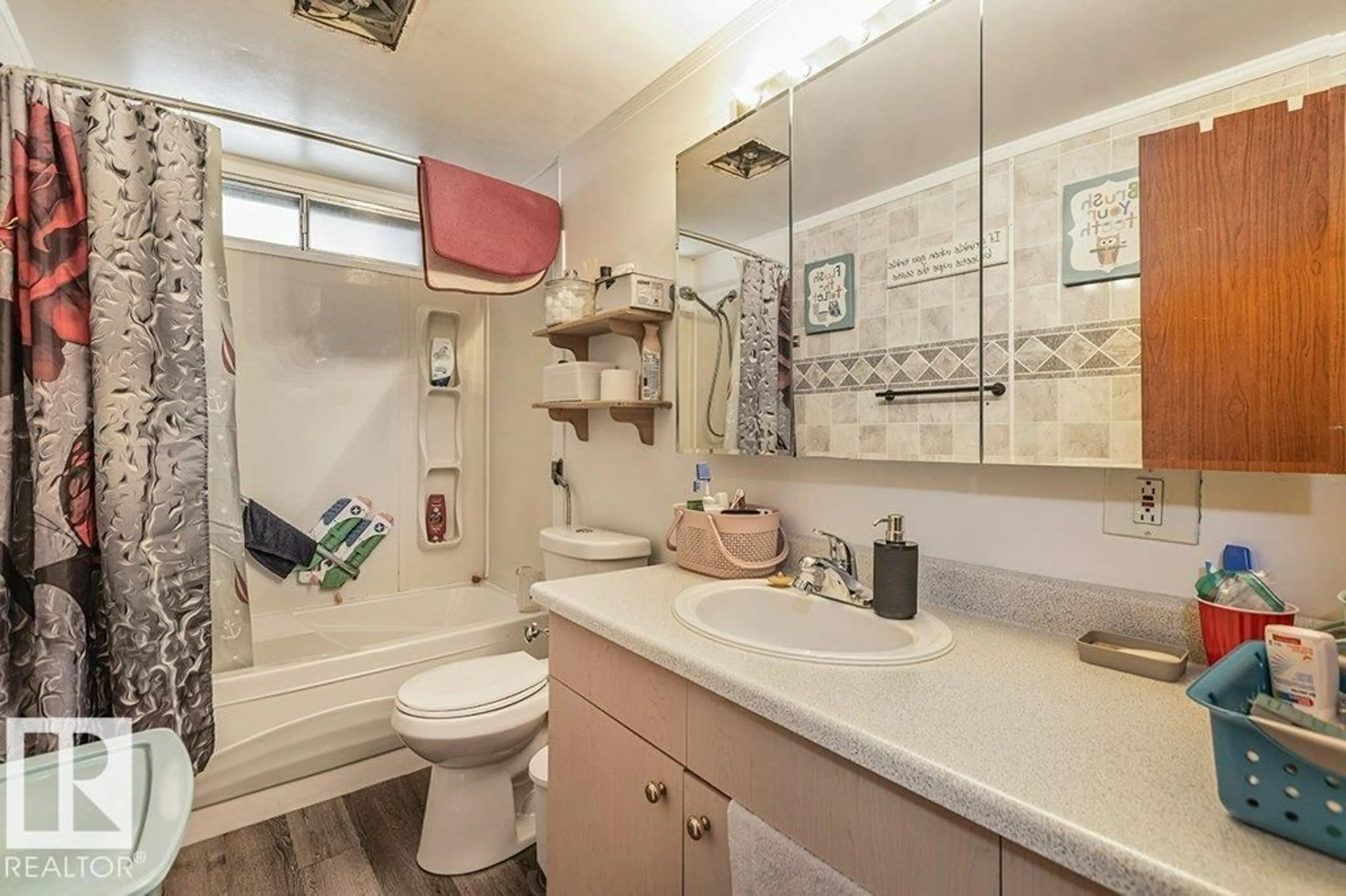 Standard bathroom, ceramic/tile floor for NW - 862 WEST COAST BA, Edmonton Alberta T5S1T6