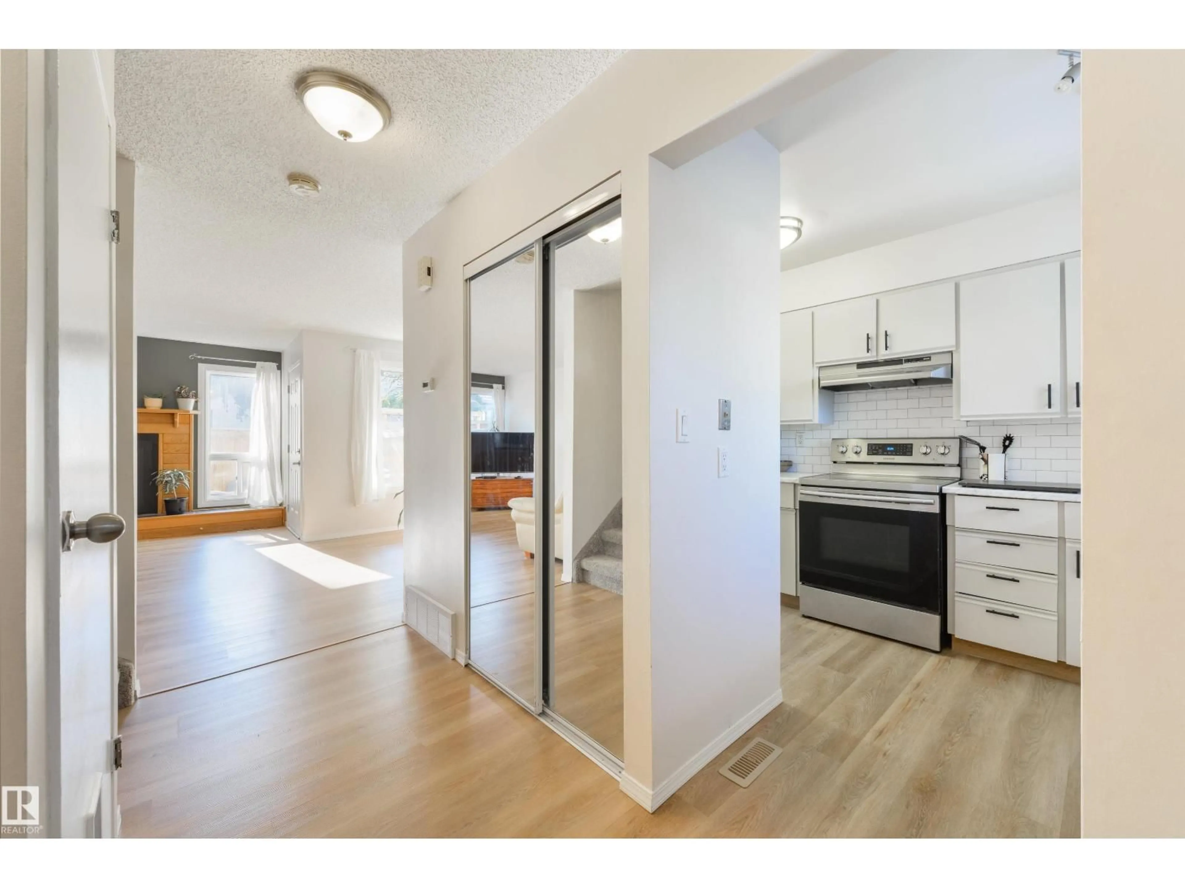 Unknown for 3621 30 AV, Edmonton Alberta T6L5H5