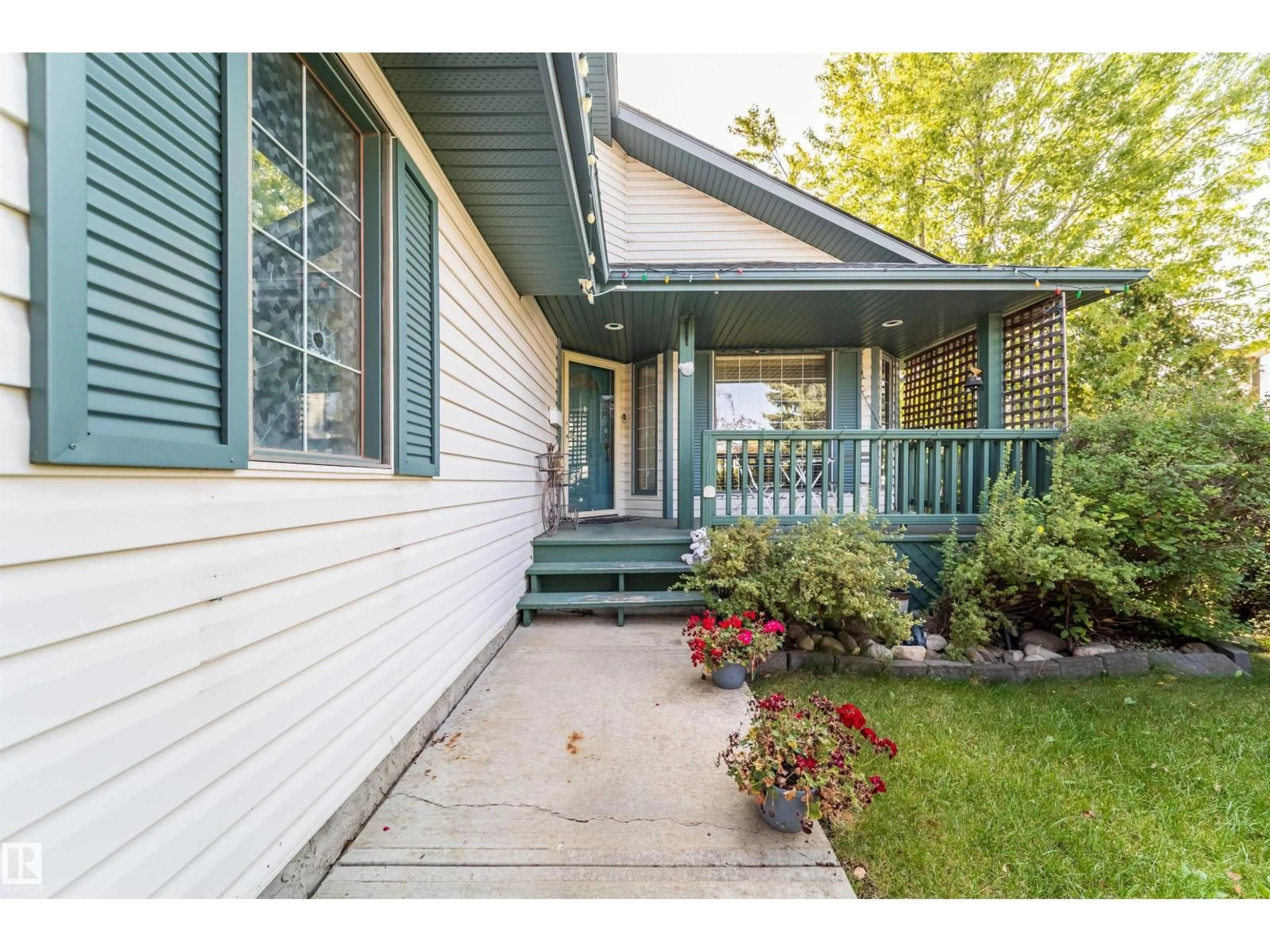 Home with vinyl exterior material, street for 11415 9 AV, Edmonton Alberta T6J6Z5