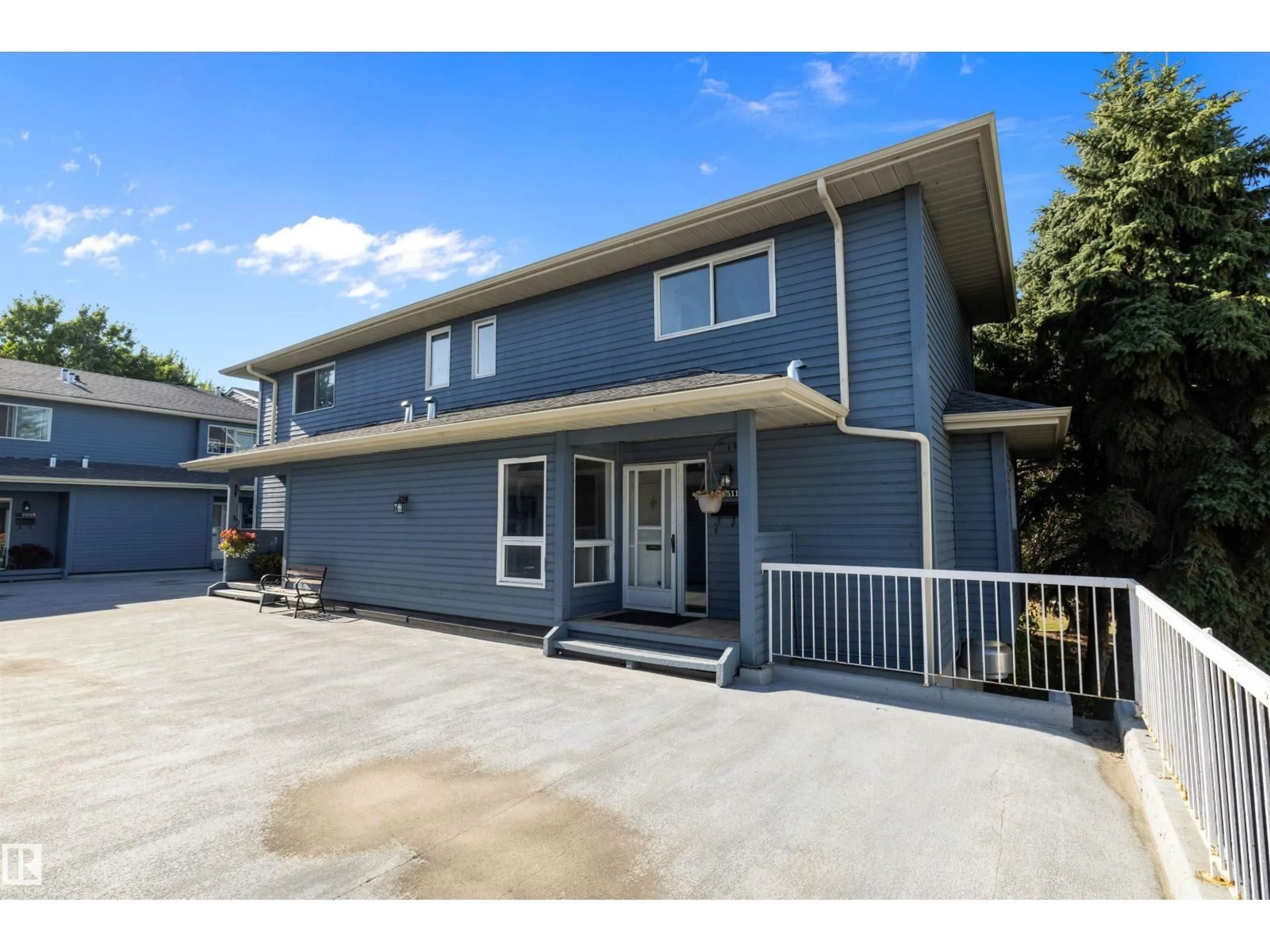 Home with vinyl exterior material, street for 1511 LAKESIDE GR, St. Albert Alberta T8N3T3