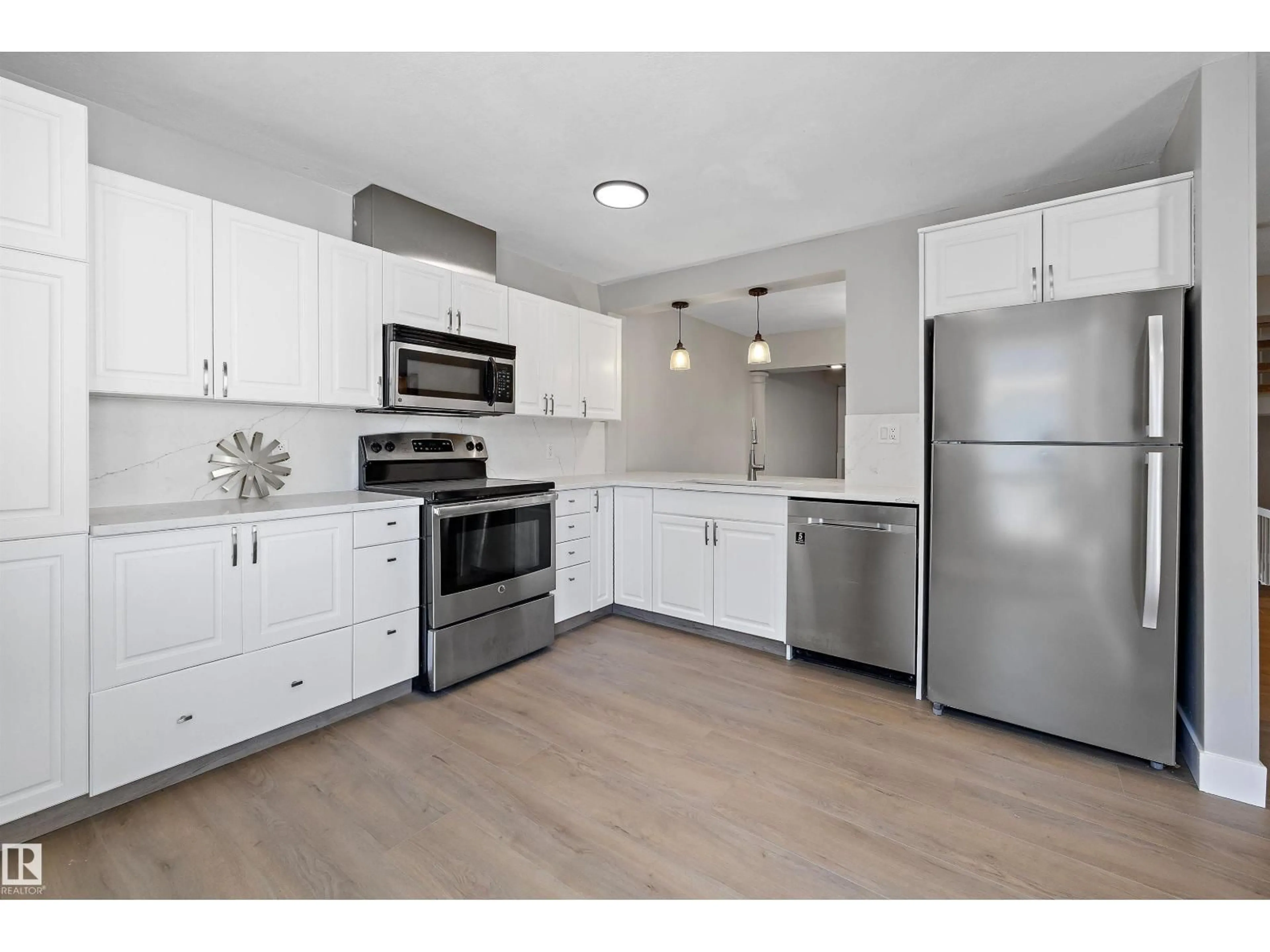 Standard kitchen, unknown for 1511 LAKESIDE GR, St. Albert Alberta T8N3T3