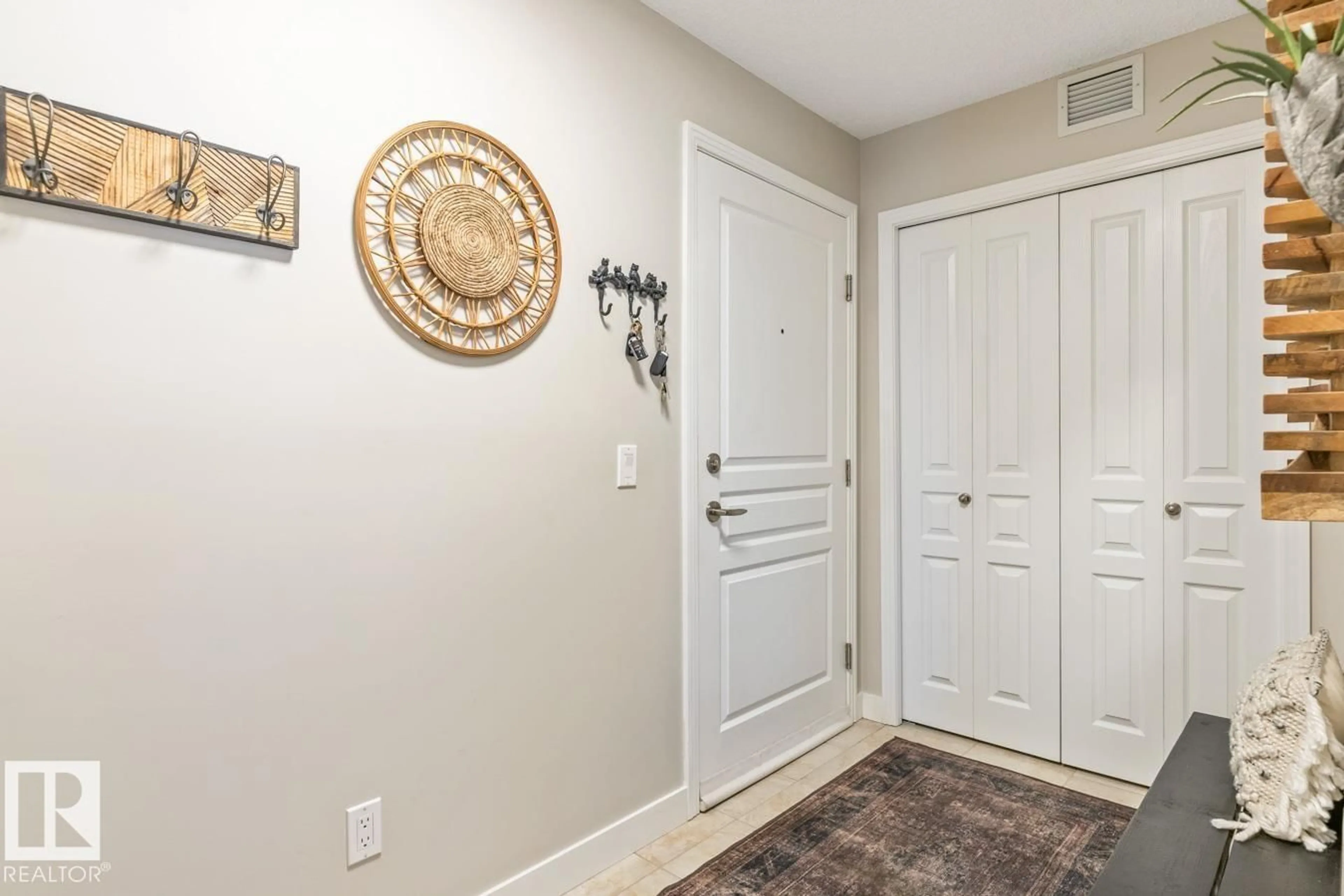 Indoor entryway for 2 - 1203 AUGUSTINE CR, Sherwood Park Alberta T8H0X8