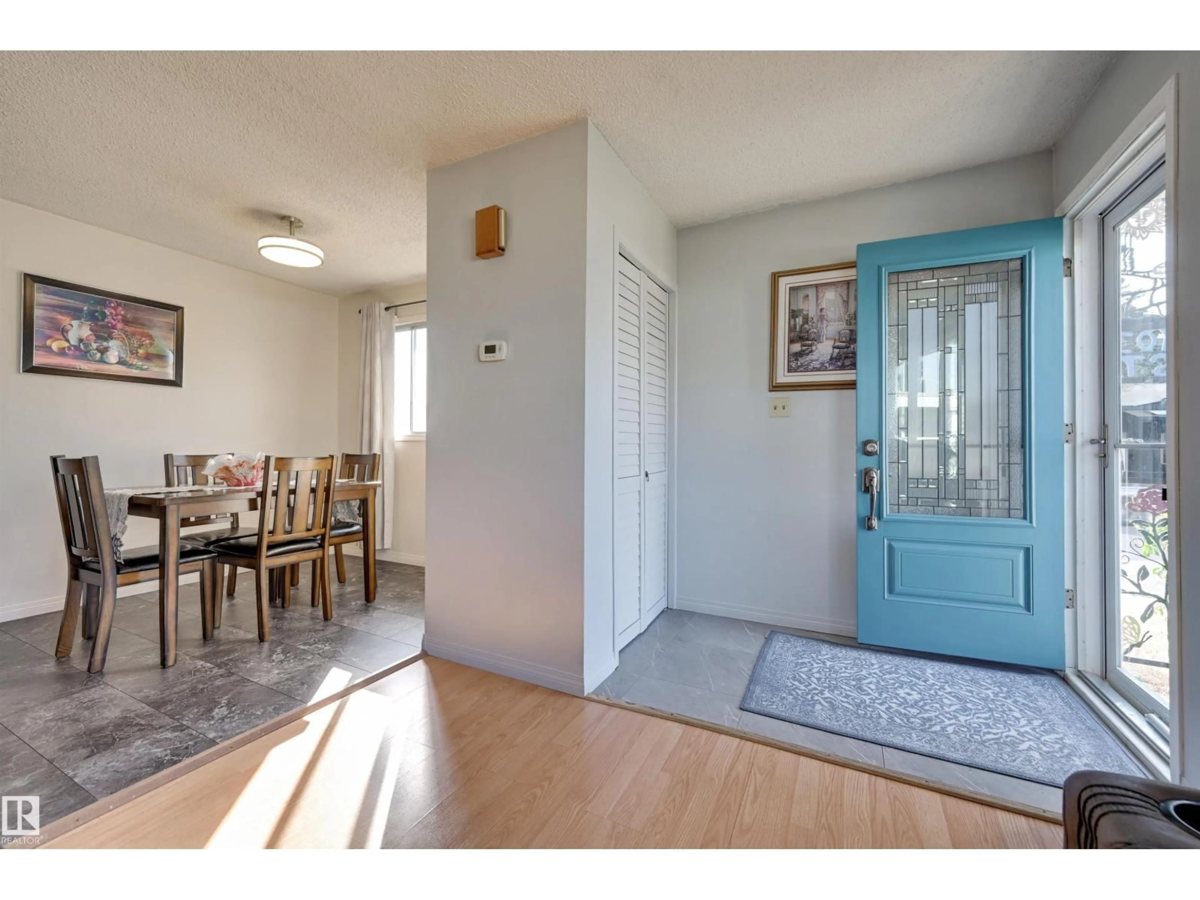 Indoor entryway for 14703 35 ST, Edmonton Alberta T5Y2H8