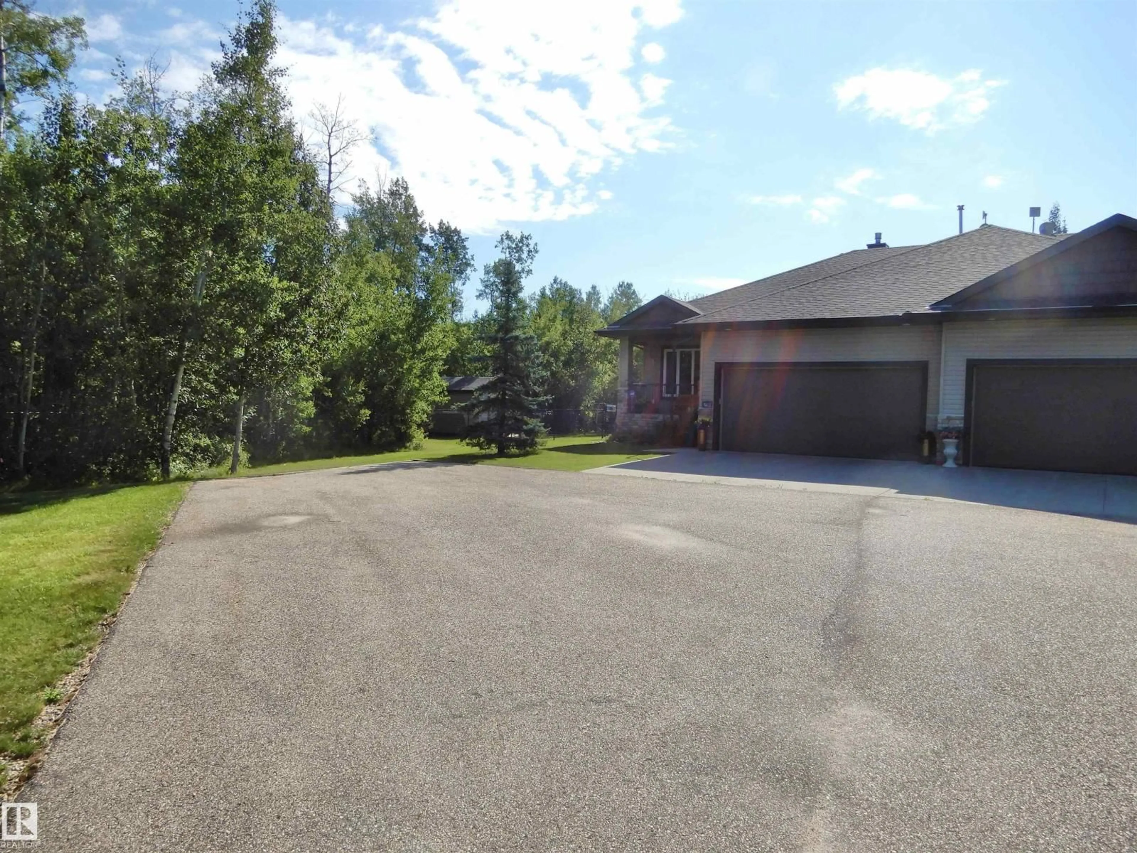 A pic from outside/outdoor area/front of a property/back of a property/a pic from drone, unknown for 25B RGE ROAD 272, Rural Parkland County Alberta T7X3M5