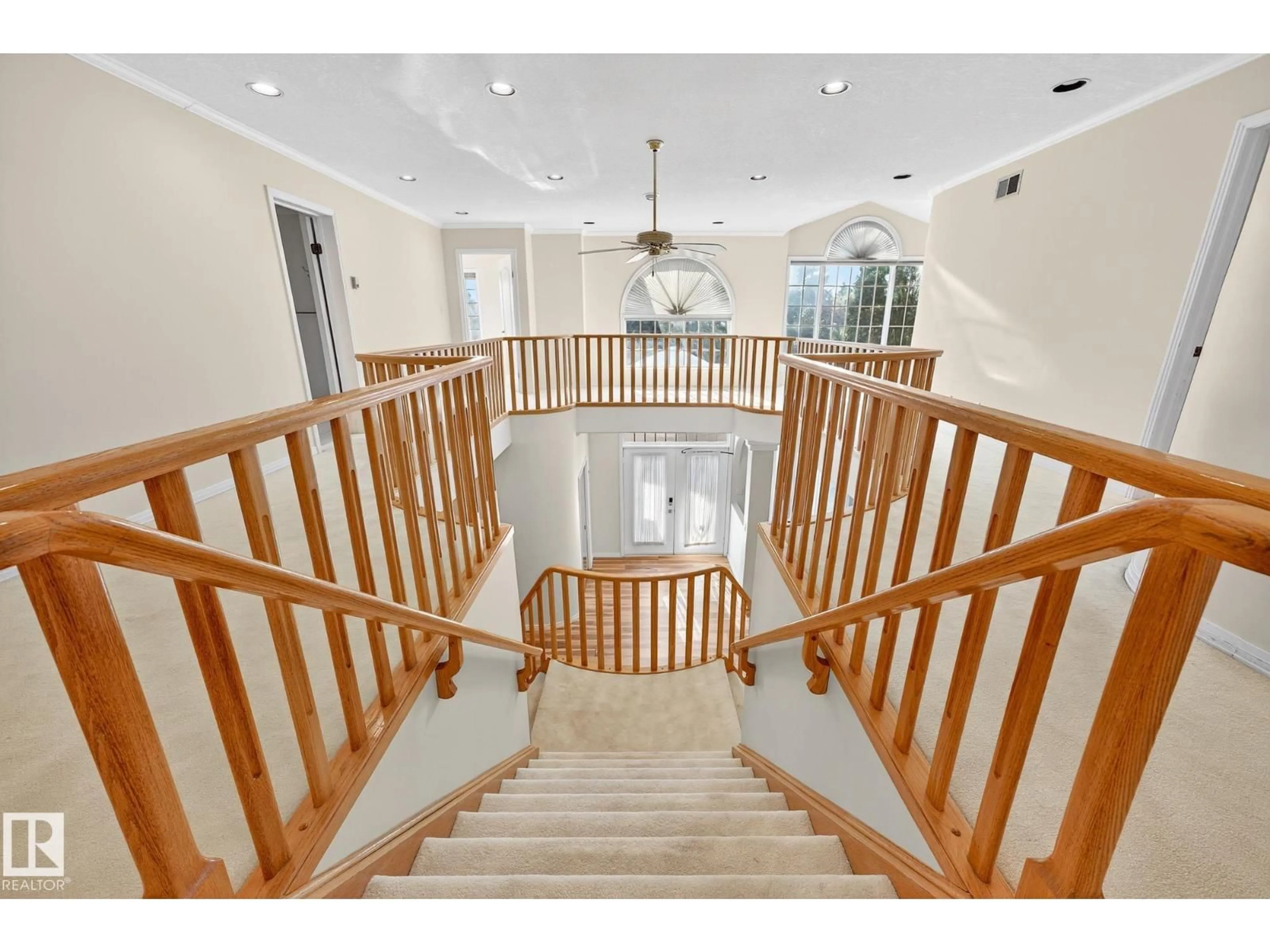 Indoor foyer for NW - 106 FARNELL CL, Edmonton Alberta T6R2E4