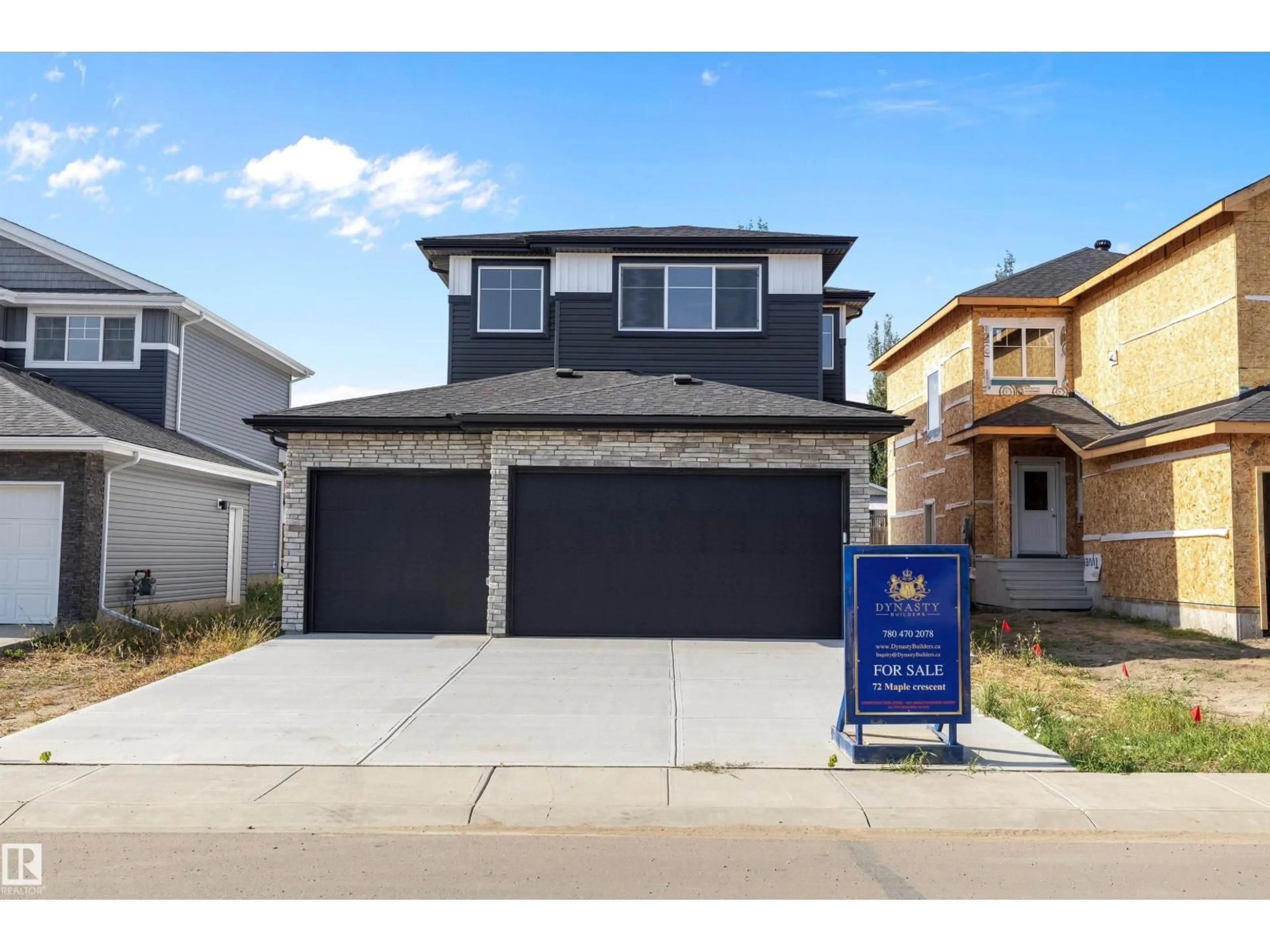 Home with vinyl exterior material, street for 72 MAPLE CR, Gibbons Alberta T0A1N0