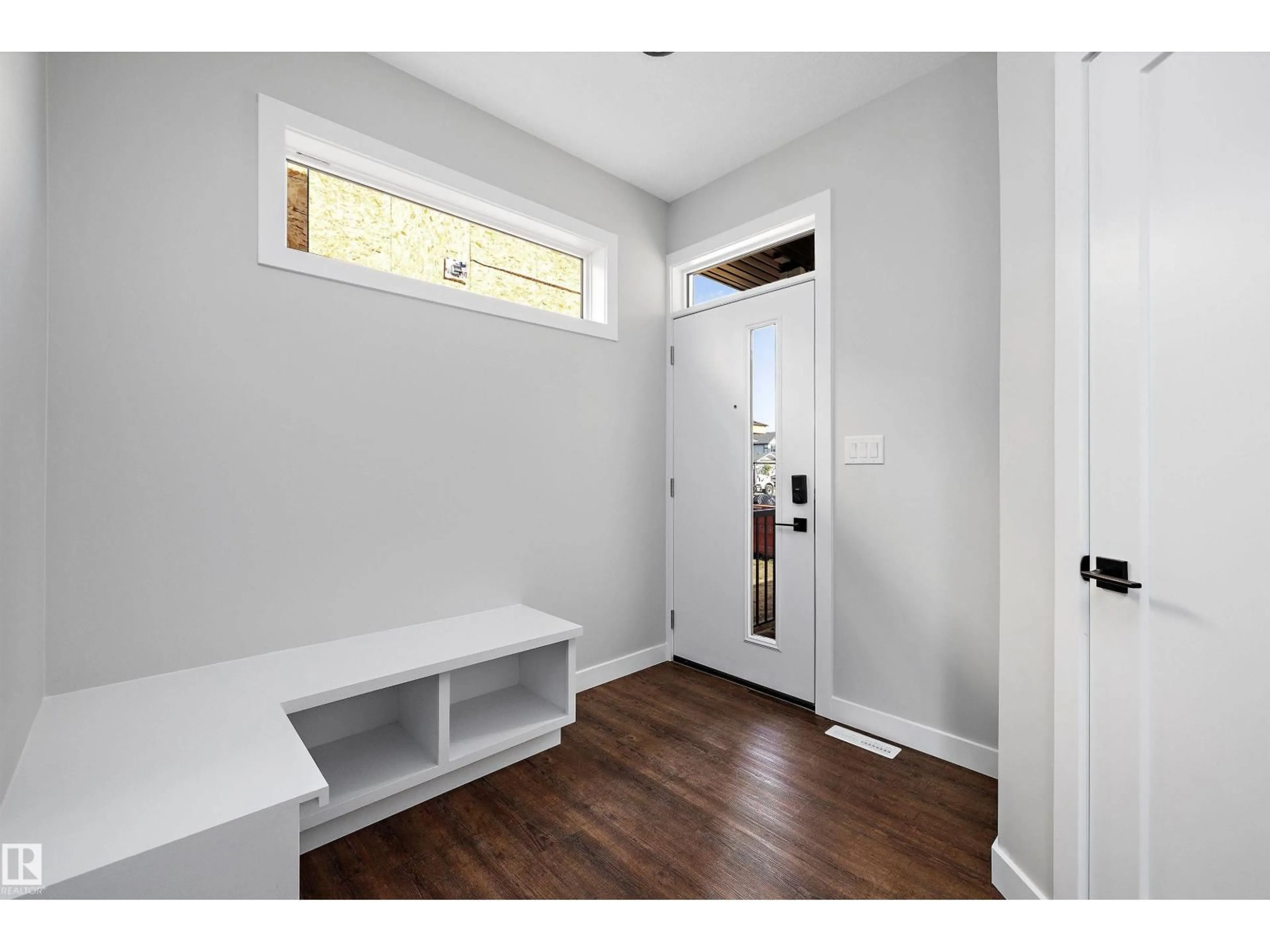 Indoor entryway for 72 MAPLE CR, Gibbons Alberta T0A1N0