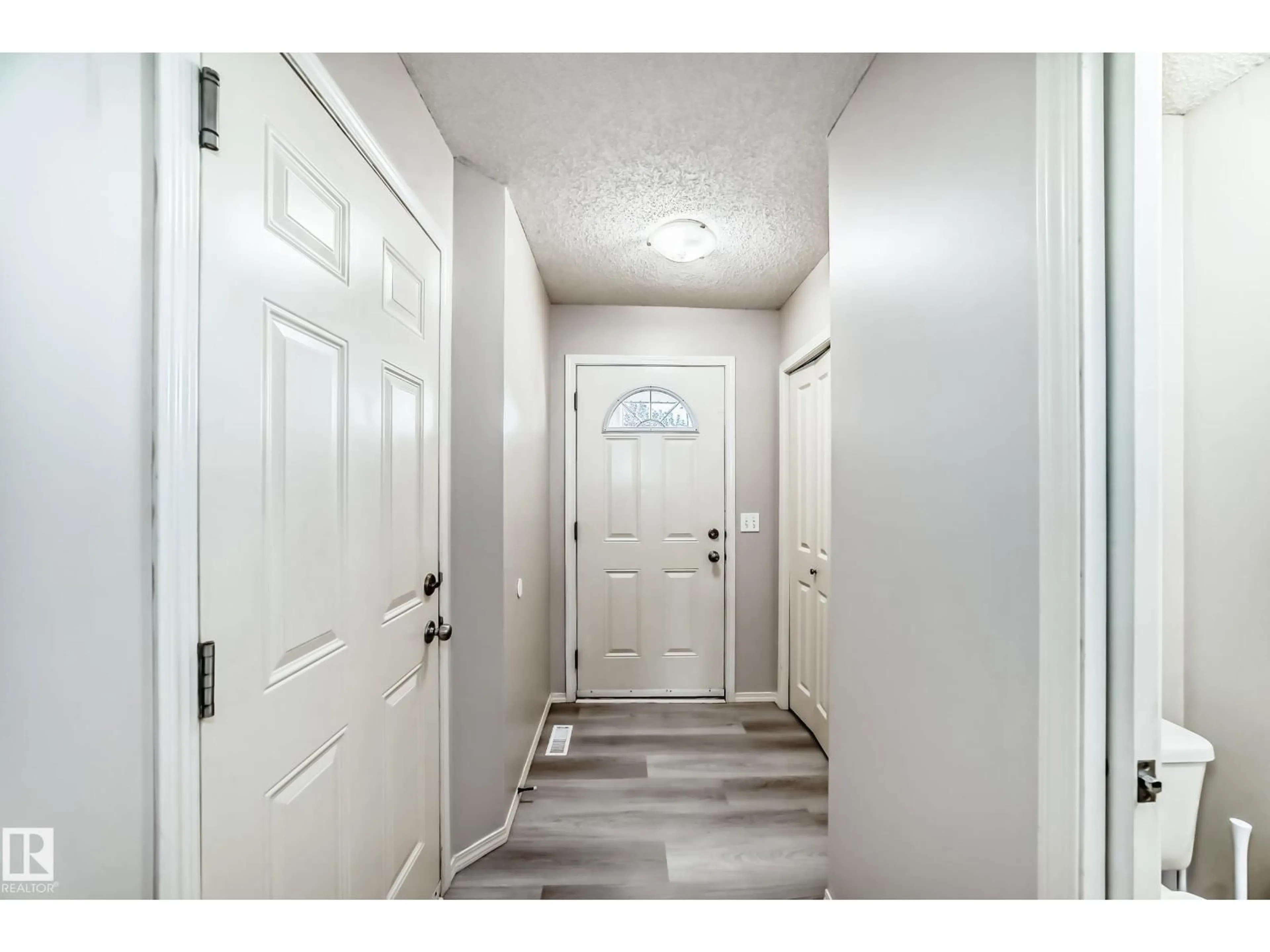 Indoor entryway for 11 GRAYWOOD TC, Stony Plain Alberta T7Z0A6
