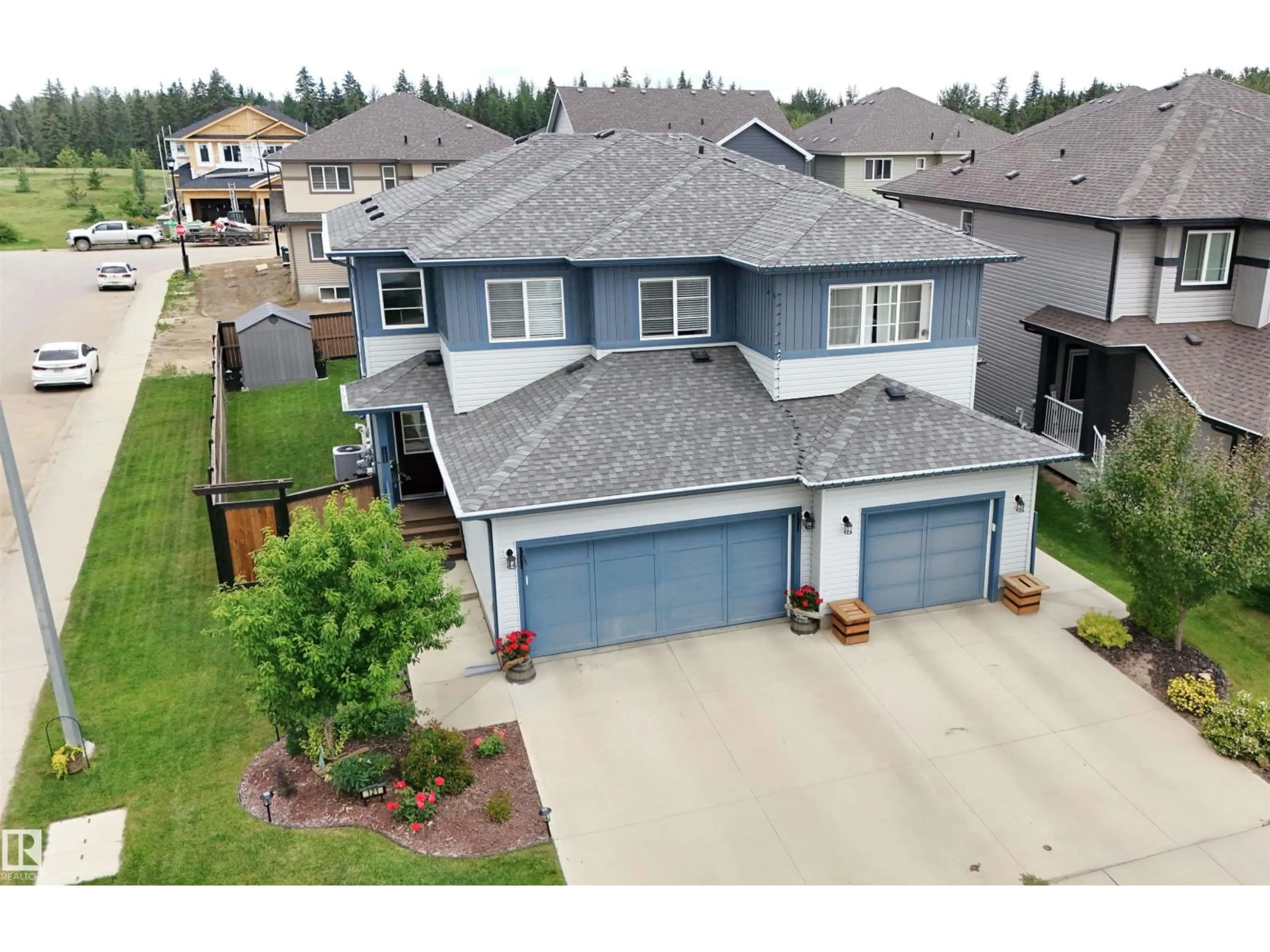 A pic from outside/outdoor area/front of a property/back of a property/a pic from drone, street for 121 HARVEST RIDGE DR, Spruce Grove Alberta T7X0V9