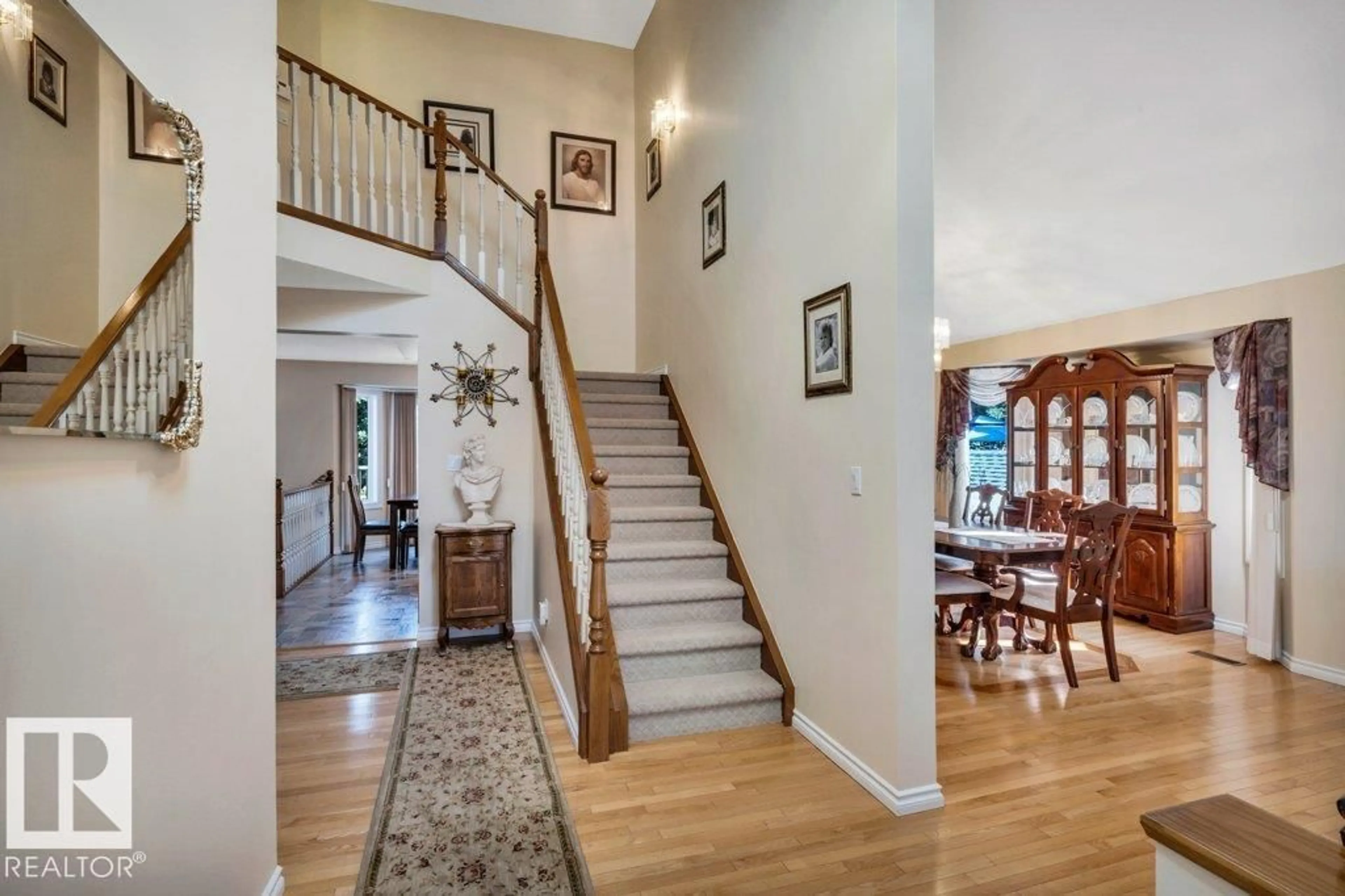 Indoor foyer for NW - 4211 48 ST, Edmonton Alberta T6L6J5