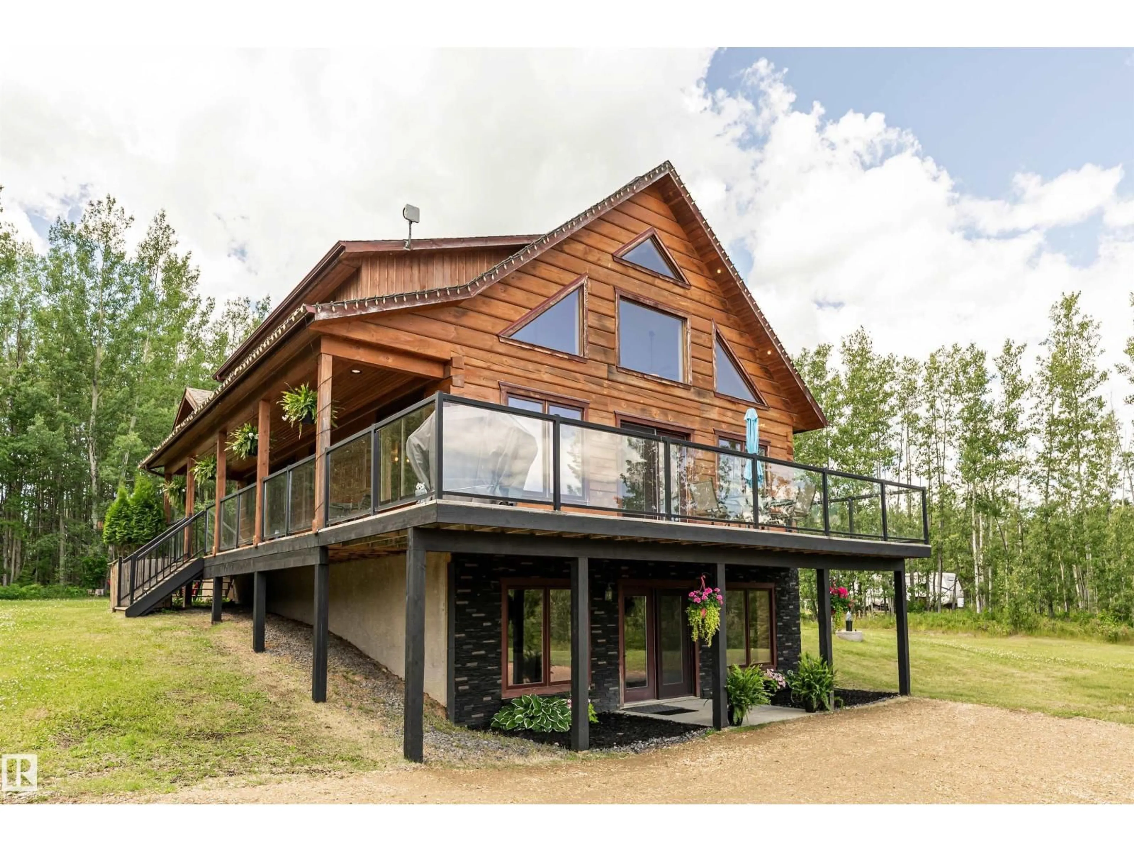 Home with vinyl exterior material, building for 462054 RGE ROAD 11, Rural Wetaskiwin County Alberta T0C2V0