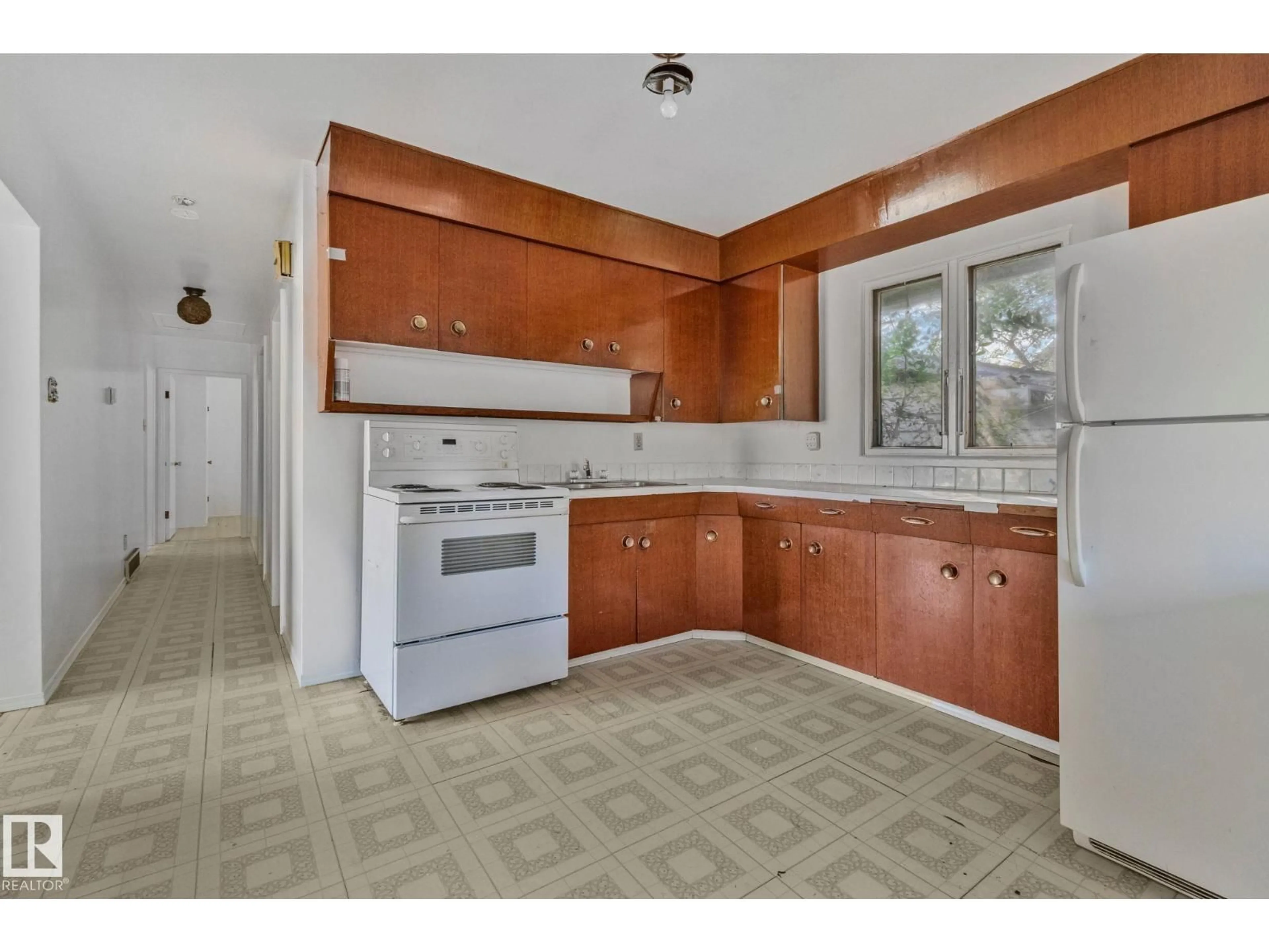 Standard kitchen, unknown for NW - 12350 82 ST, Edmonton Alberta T5B2X2