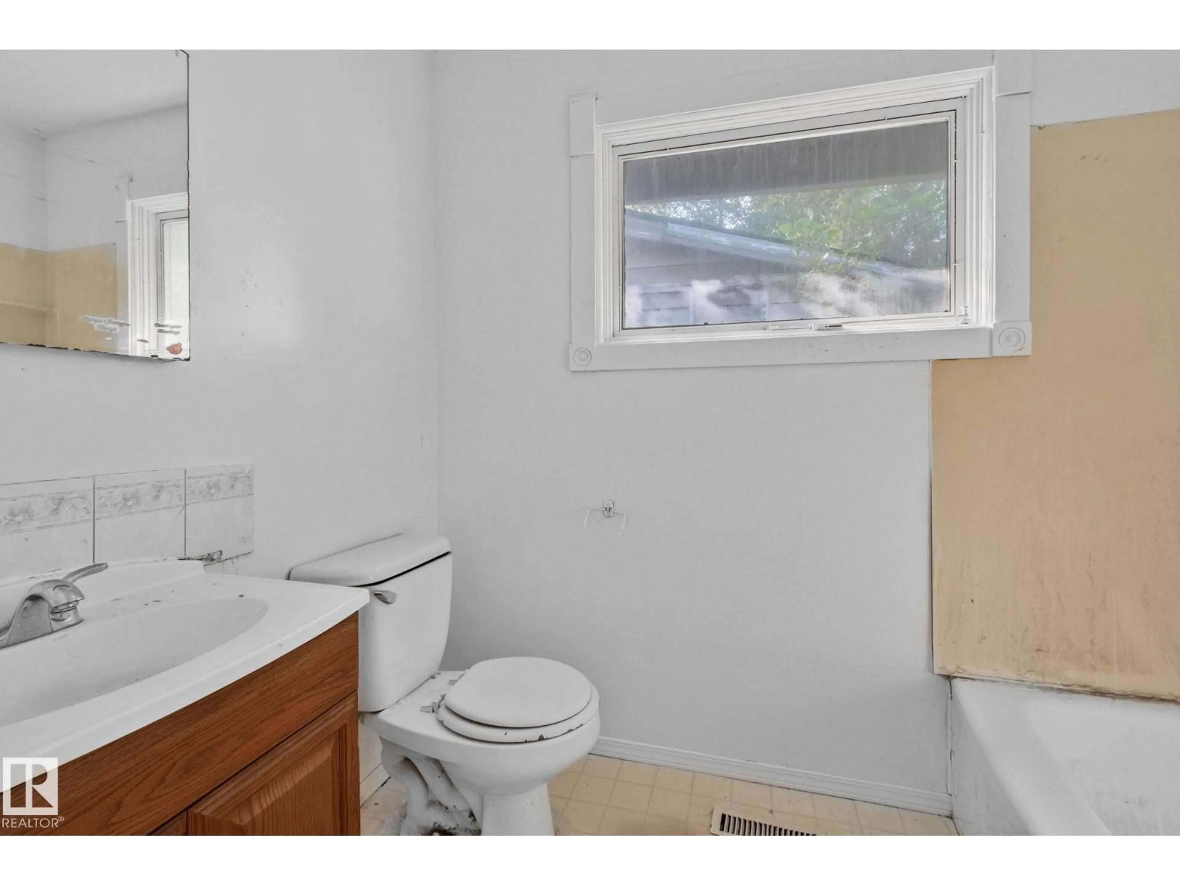 Standard bathroom, unknown for NW - 12350 82 ST, Edmonton Alberta T5B2X2