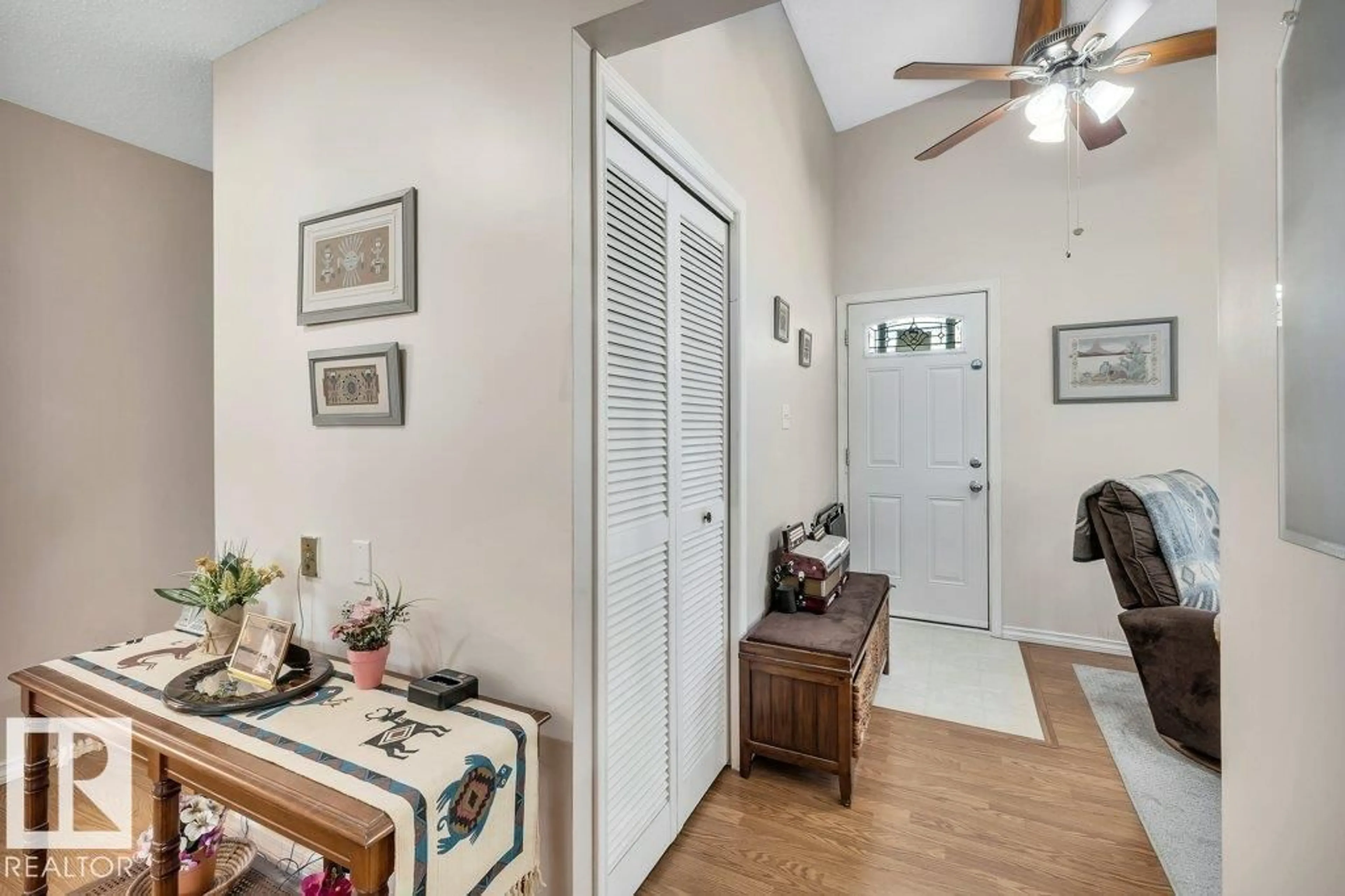 Indoor entryway for 100 AKINS DR, St. Albert Alberta T8N2P6