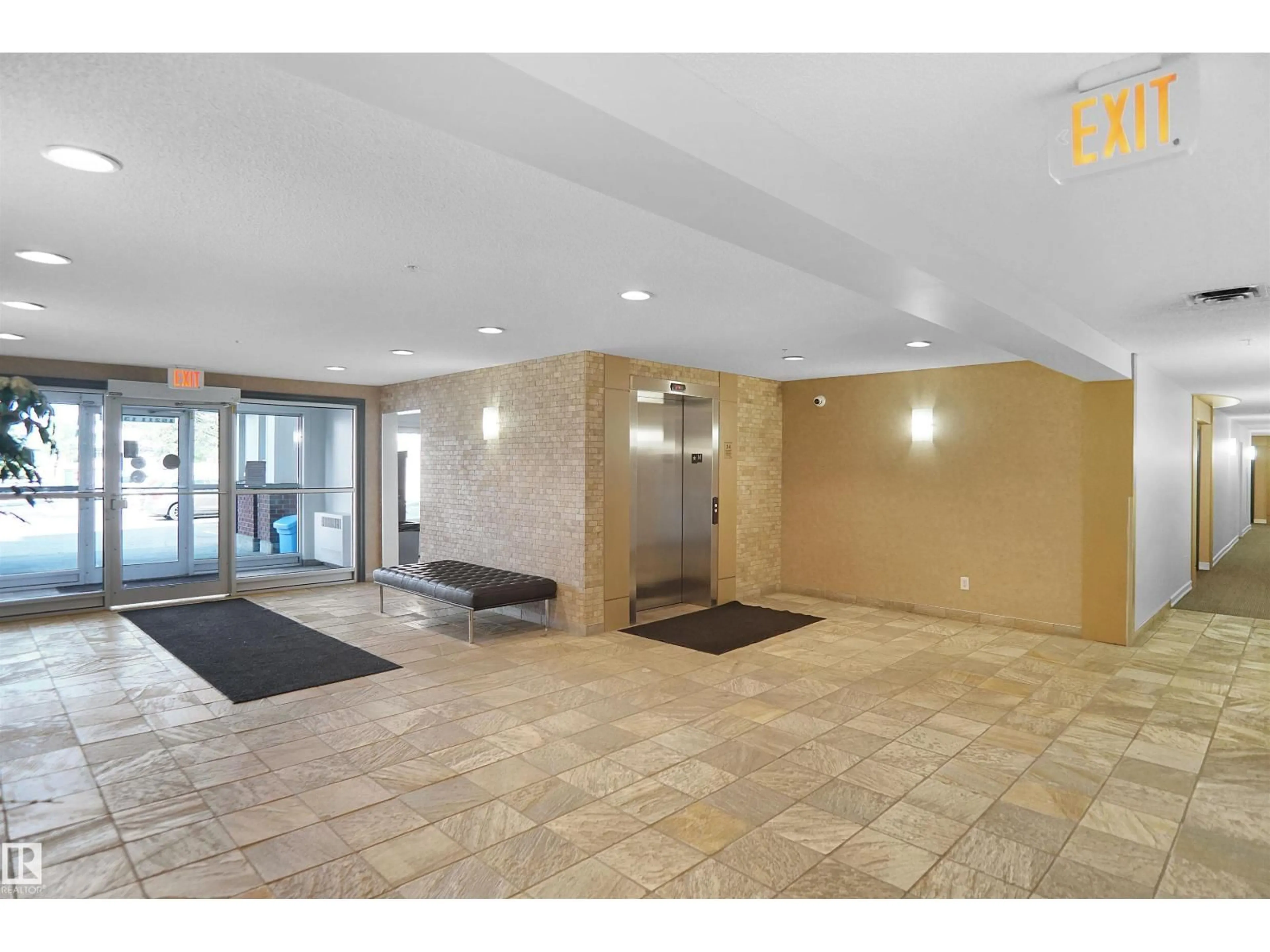 Indoor foyer for #403 - 15211 139 ST NW, Edmonton Alberta T6V0A1