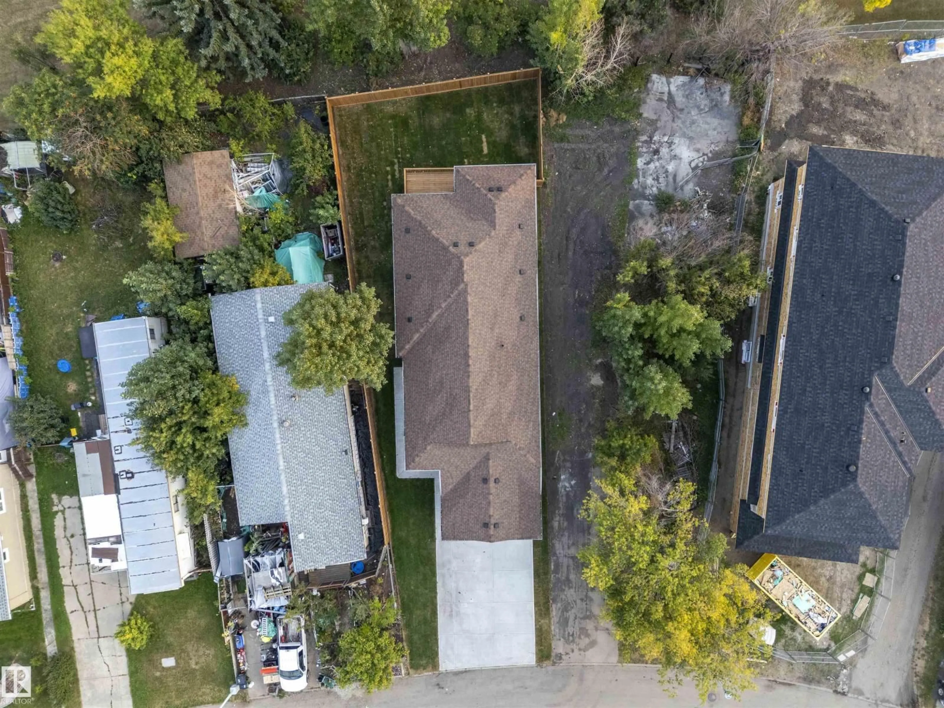 A pic from outside/outdoor area/front of a property/back of a property/a pic from drone, street for 224 LEE RIDGE RD, Edmonton Alberta T6K0N3