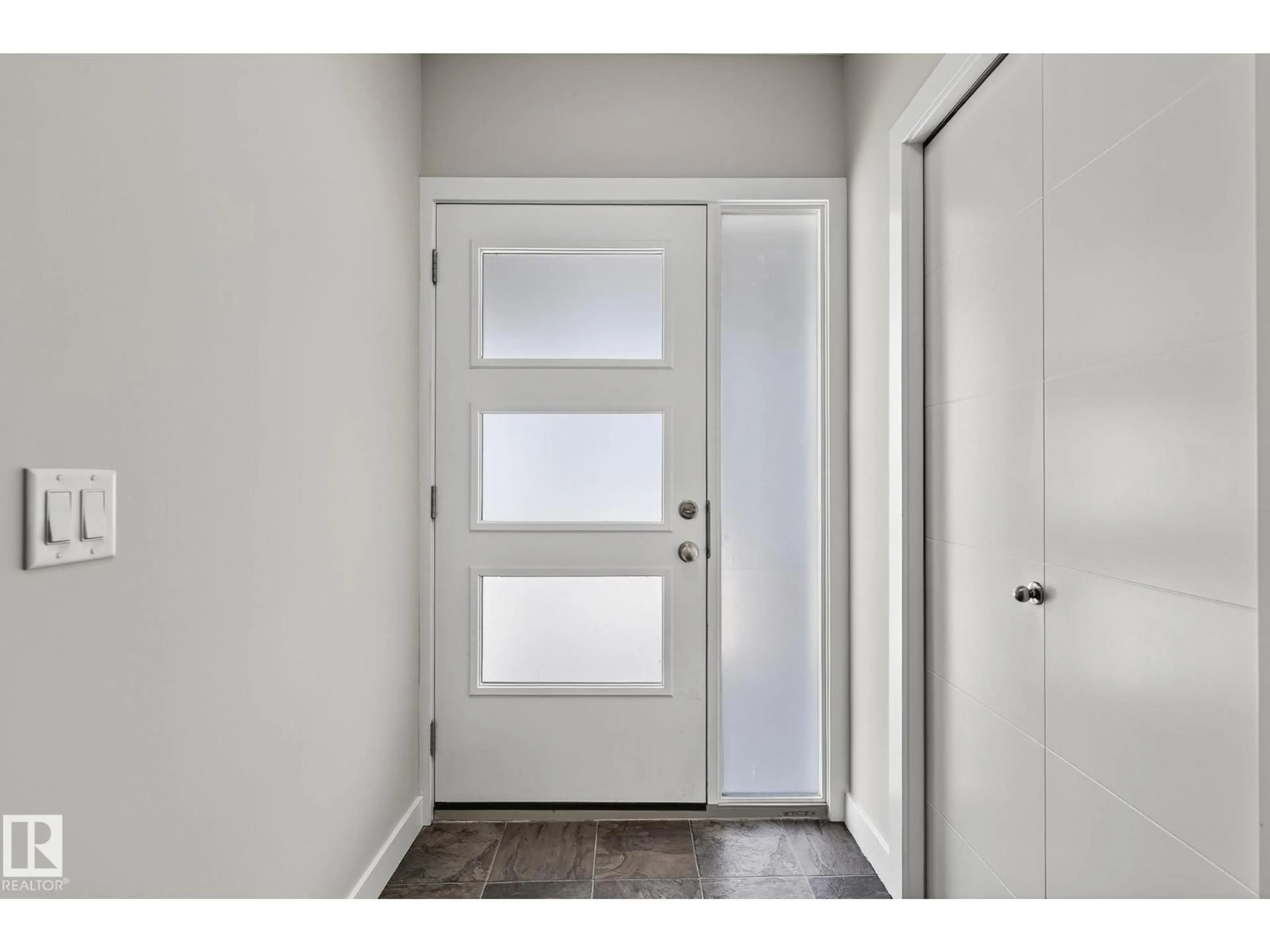 Indoor entryway for #12 - 600 BELLEROSE DR, St. Albert Alberta T8N7T5