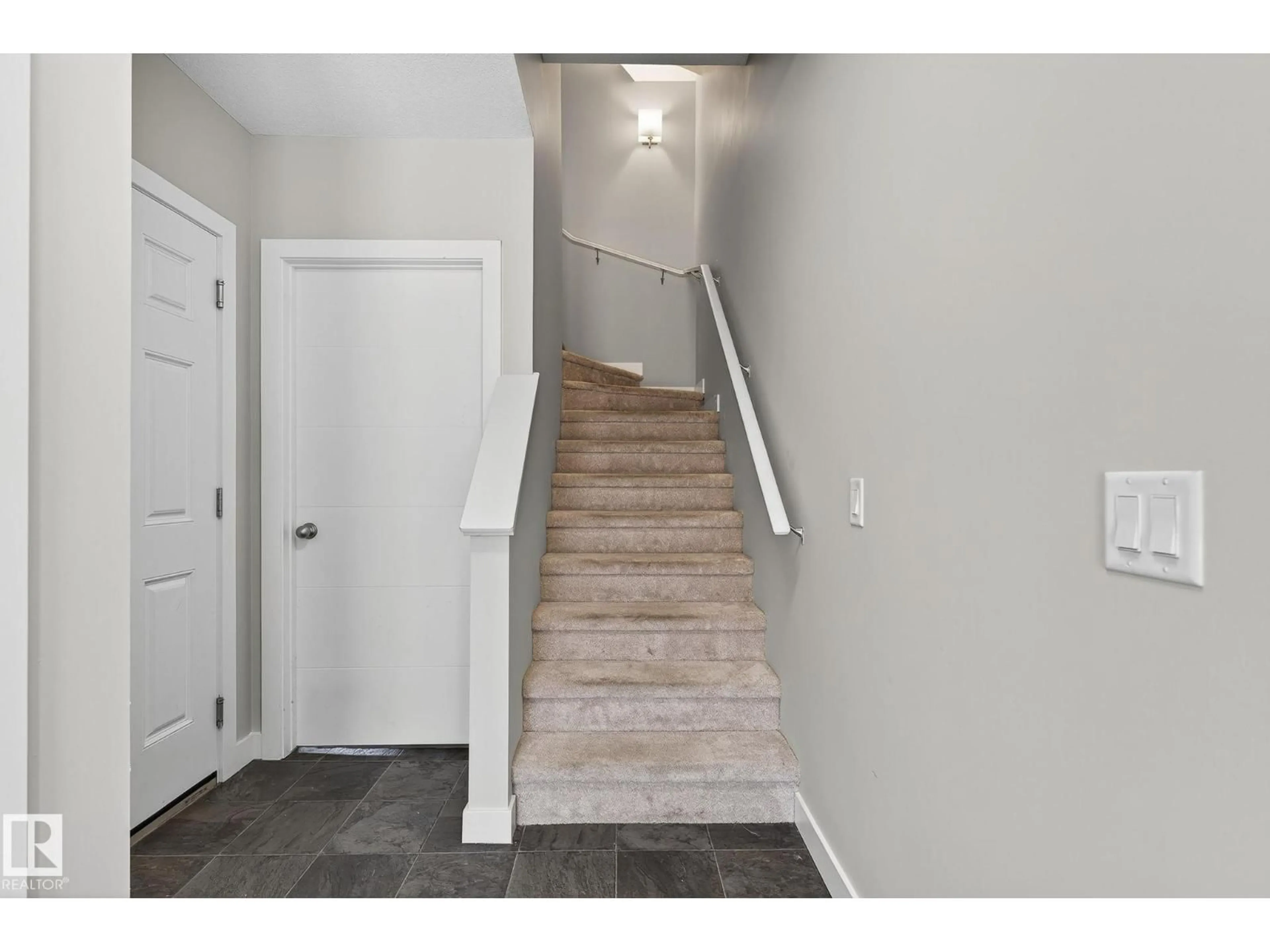 Indoor entryway for #12 - 600 BELLEROSE DR, St. Albert Alberta T8N7T5