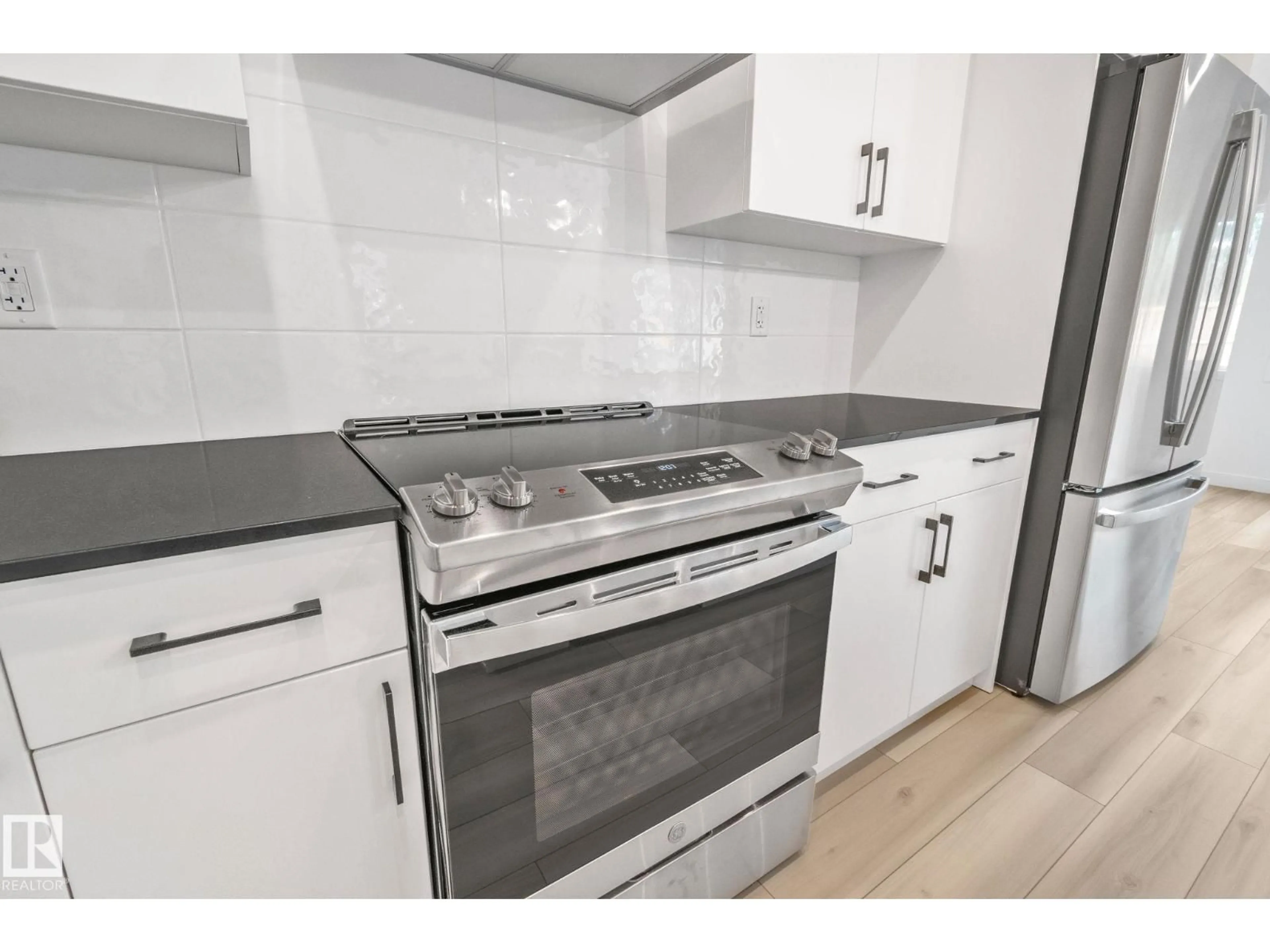 Standard kitchen, unknown for 104 ROYAL ST, St. Albert Alberta T8N7X4