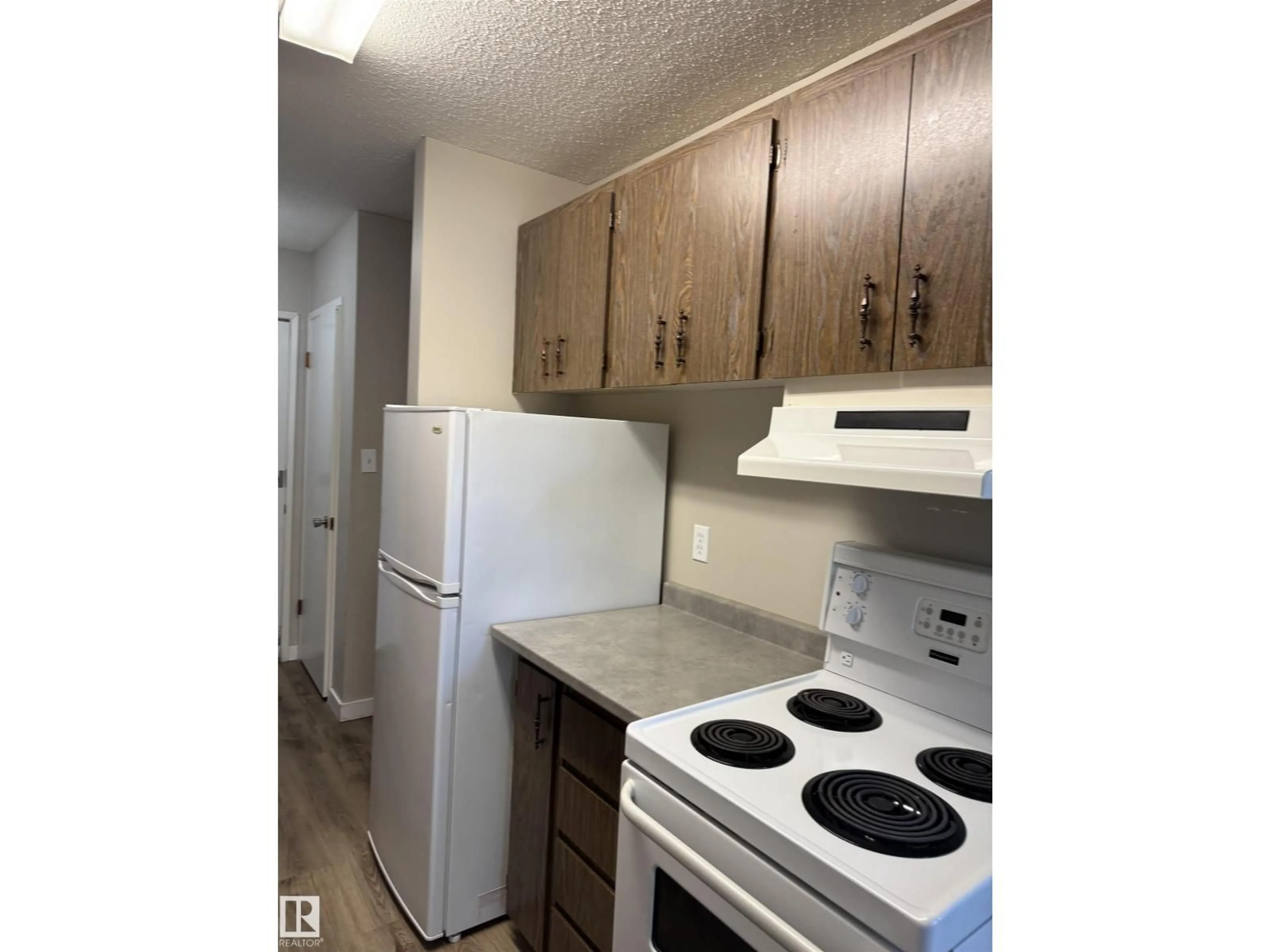 Standard kitchen, unknown for 103 - 10305 108 AV, Edmonton Alberta T5H1B1