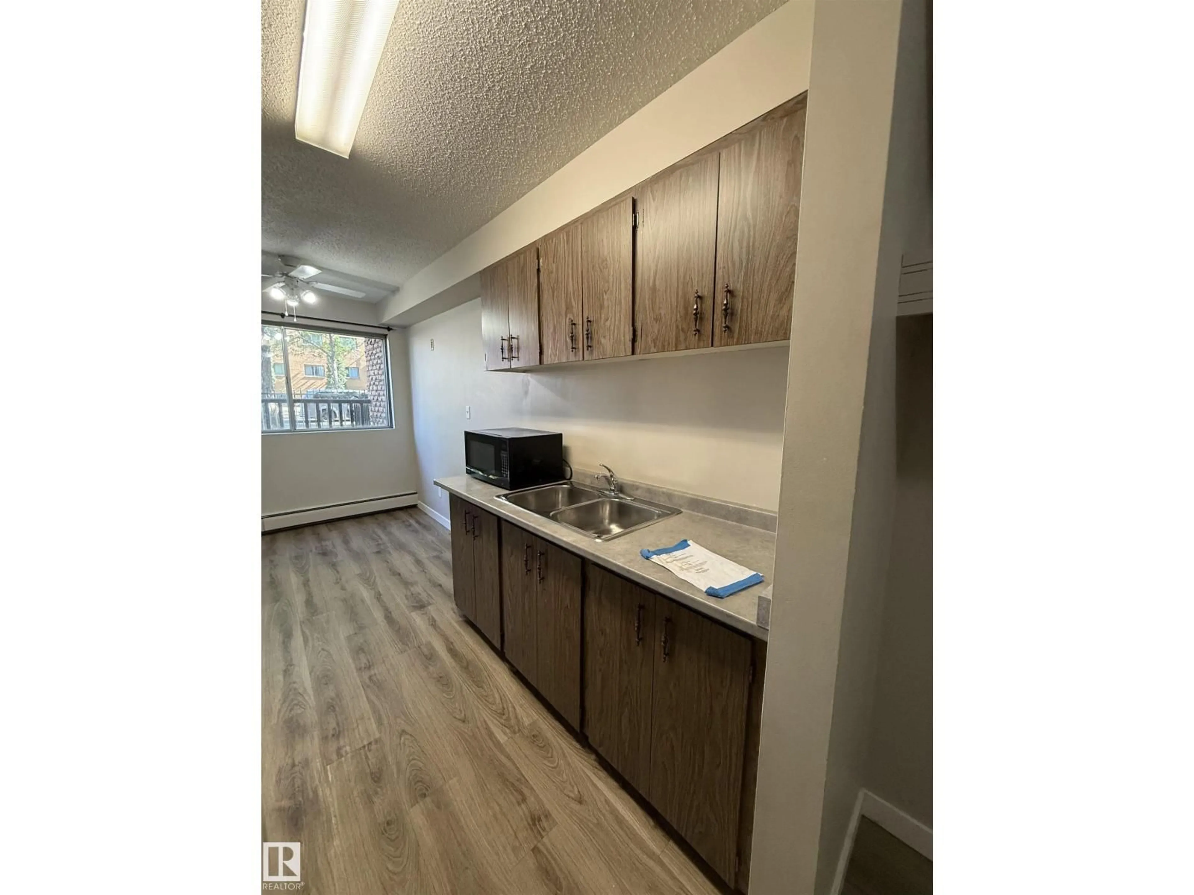 Standard kitchen, wood/laminate floor for 103 - 10305 108 AV, Edmonton Alberta T5H1B1