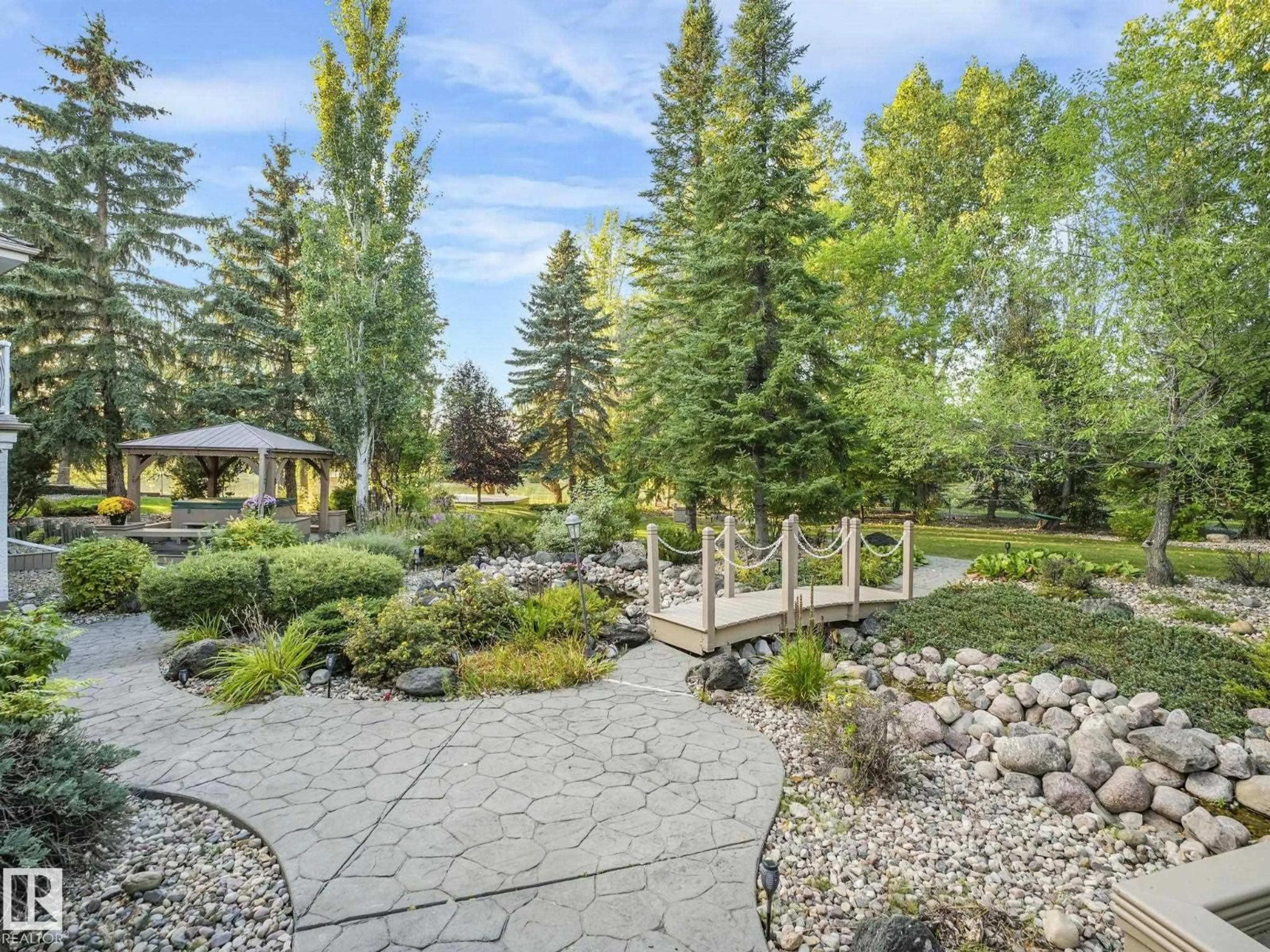 Patio, unknown for 536 ESTATE DR, Sherwood Park Alberta T8B1M2