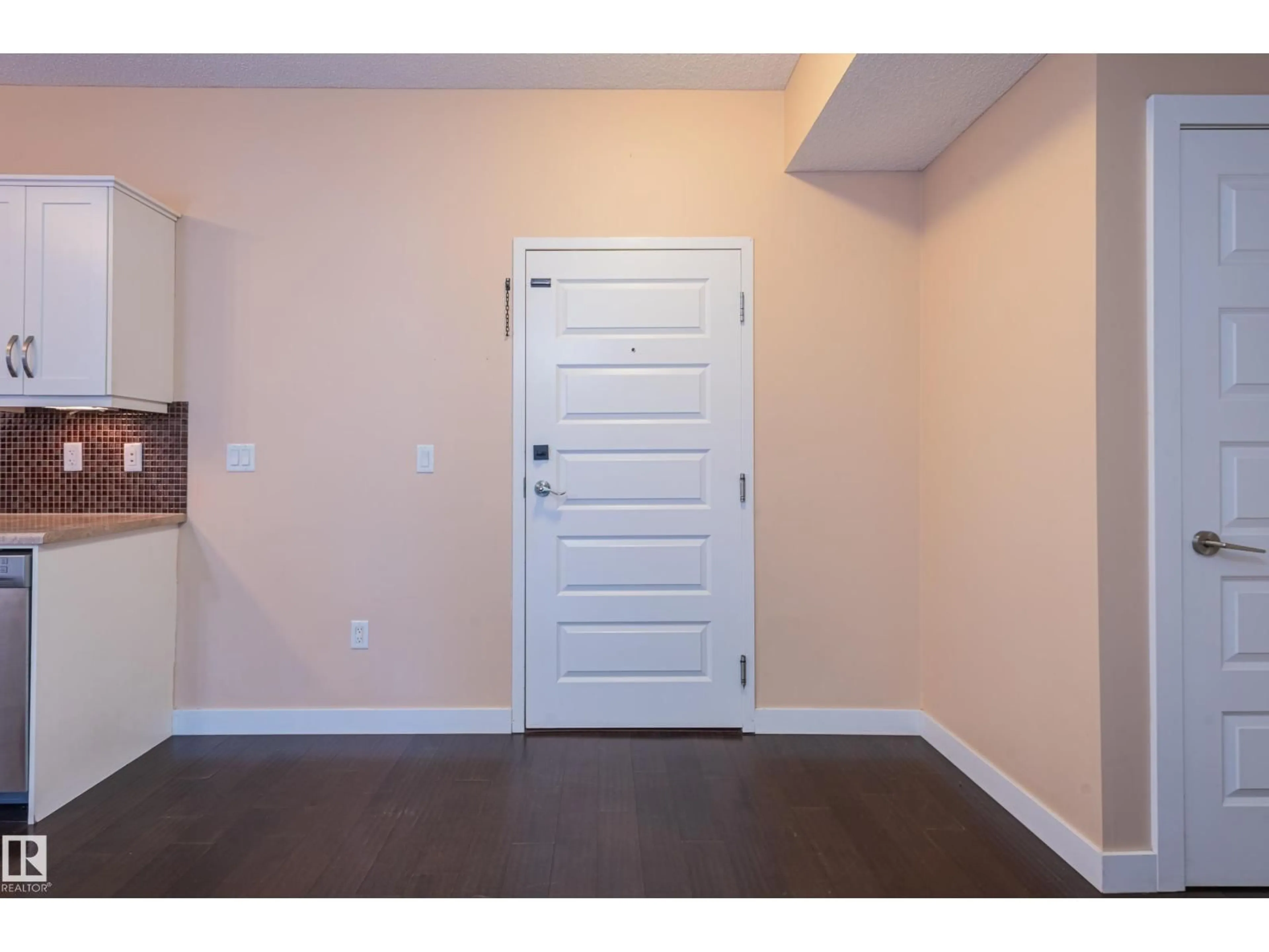 Indoor entryway for #212 - 8730 82 AV, Edmonton Alberta T6C0Z1