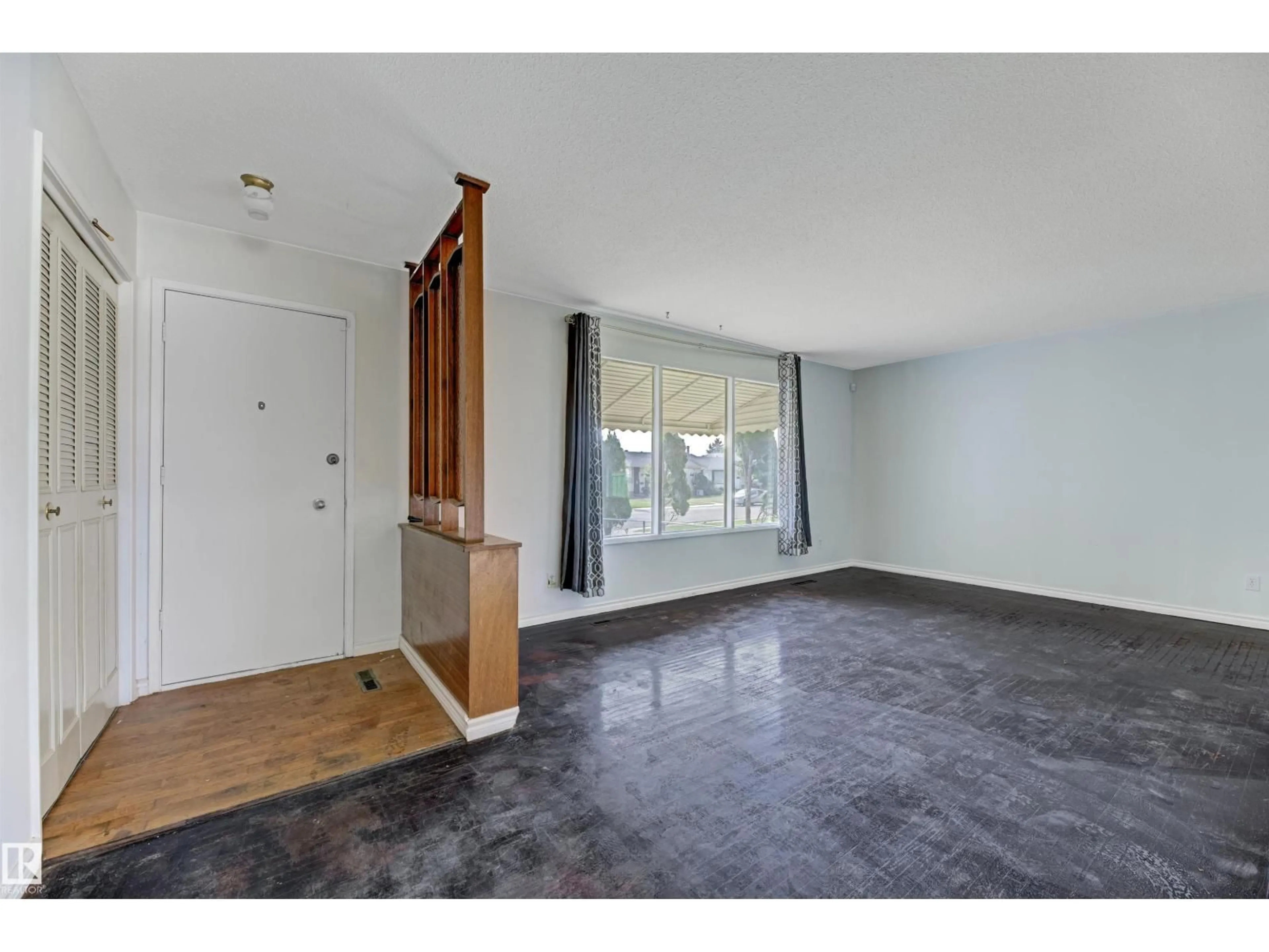 Indoor entryway for 3116 112 AV, Edmonton Alberta T5W0L9