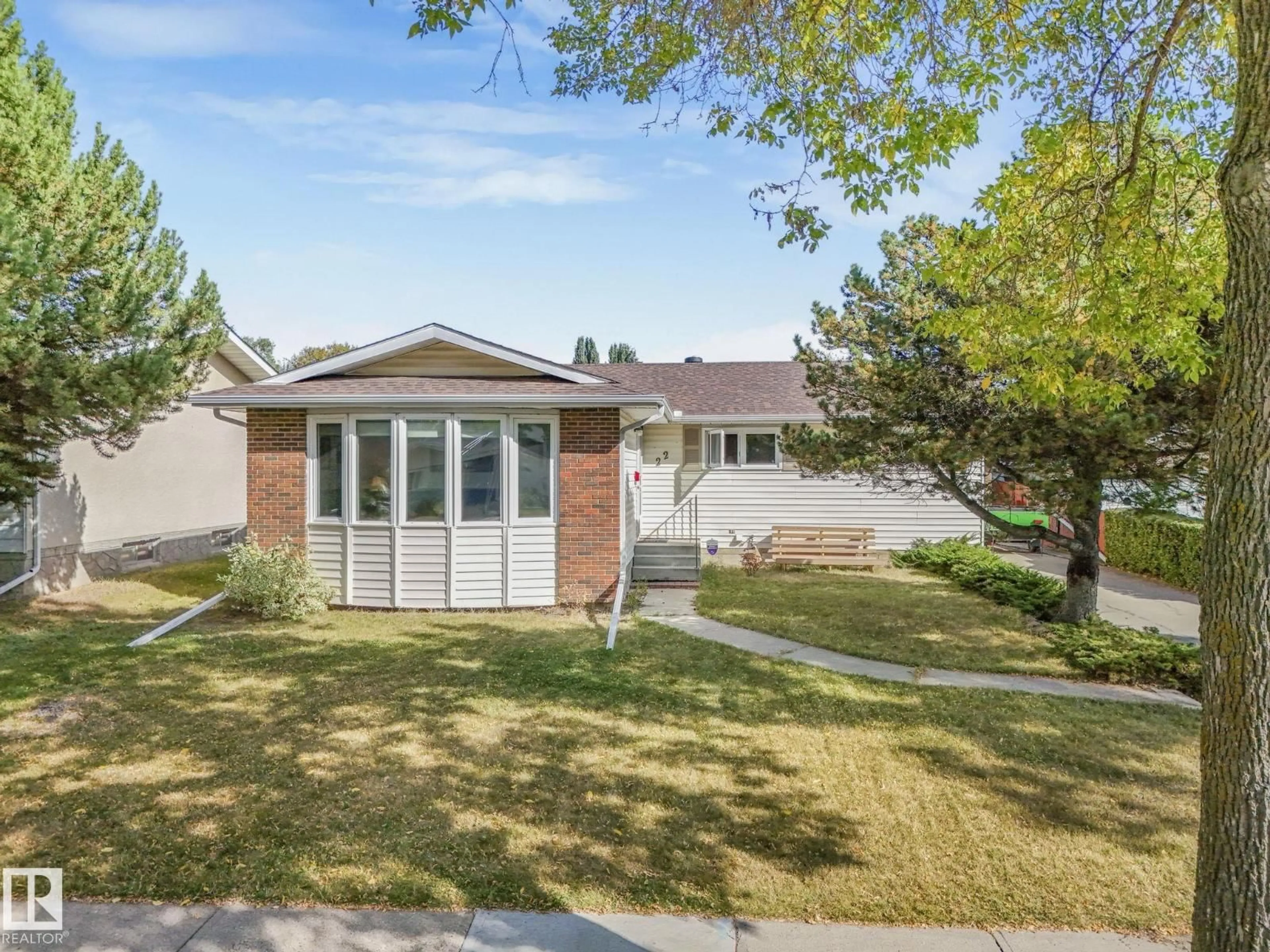 Home with vinyl exterior material, street for 22 LAROSE DR, St. Albert Alberta T8N1S6