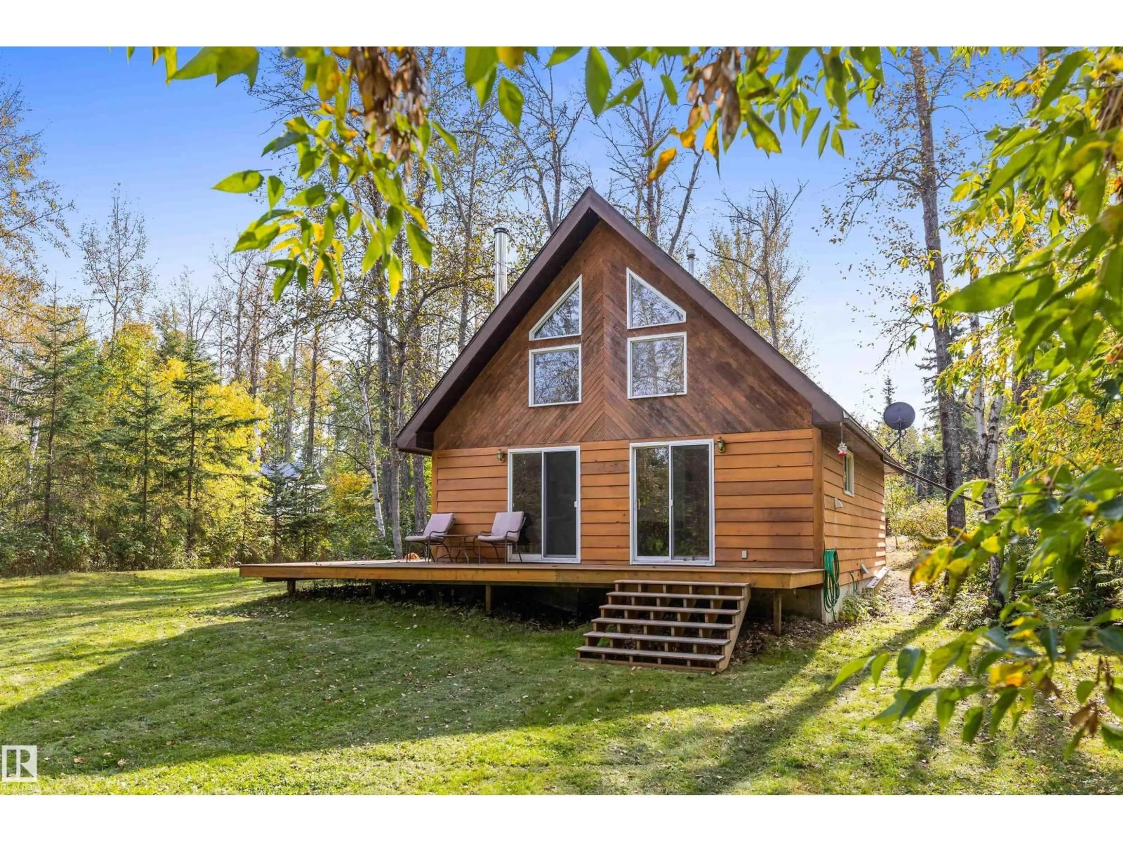 Home with vinyl exterior material, water/lake/river/ocean view for 98 4418 HWY 633, Rural Lac Ste. Anne County Alberta T0E0L0