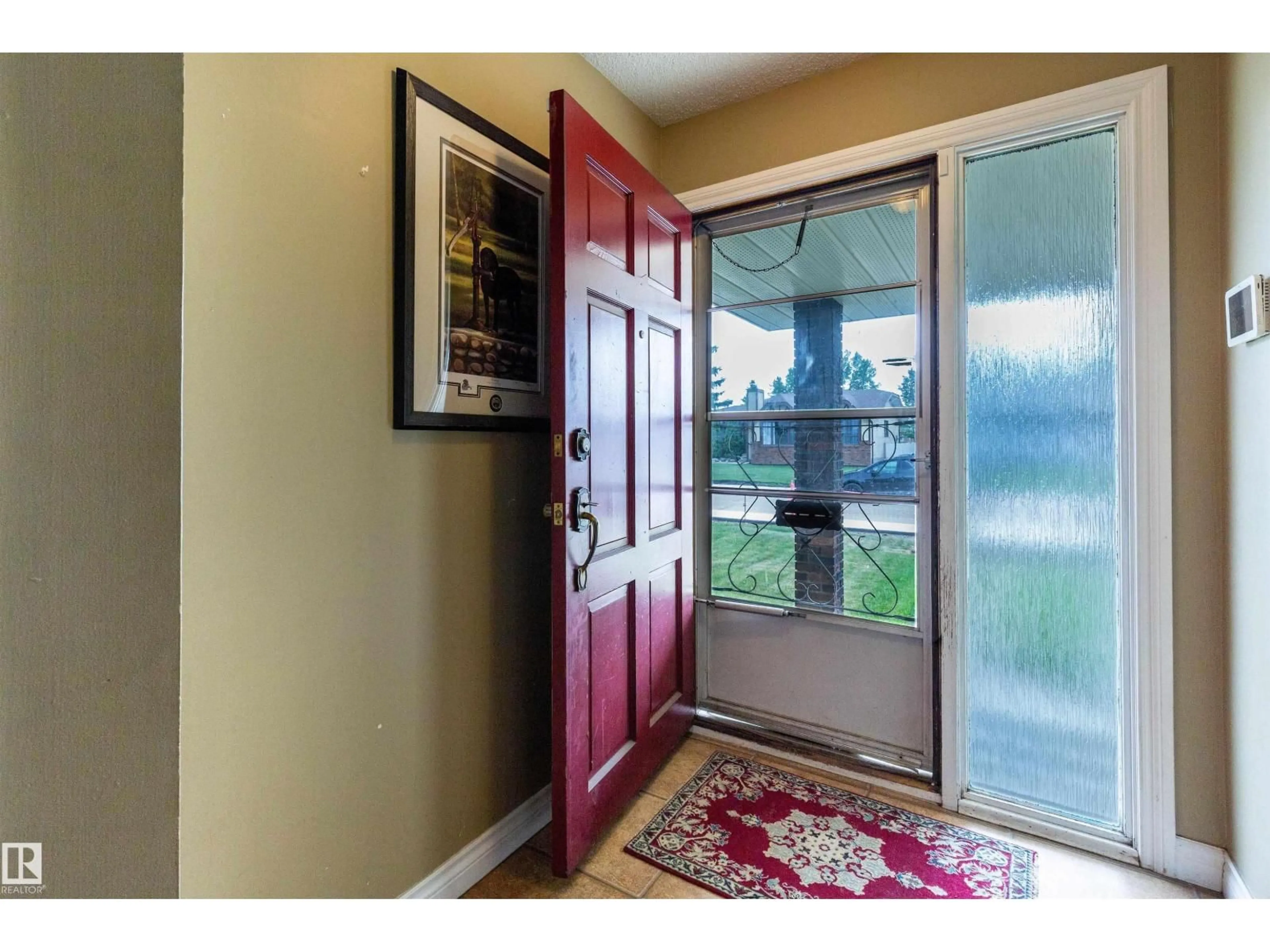 Indoor entryway for 6312 17 AV, Edmonton Alberta T6L1N4