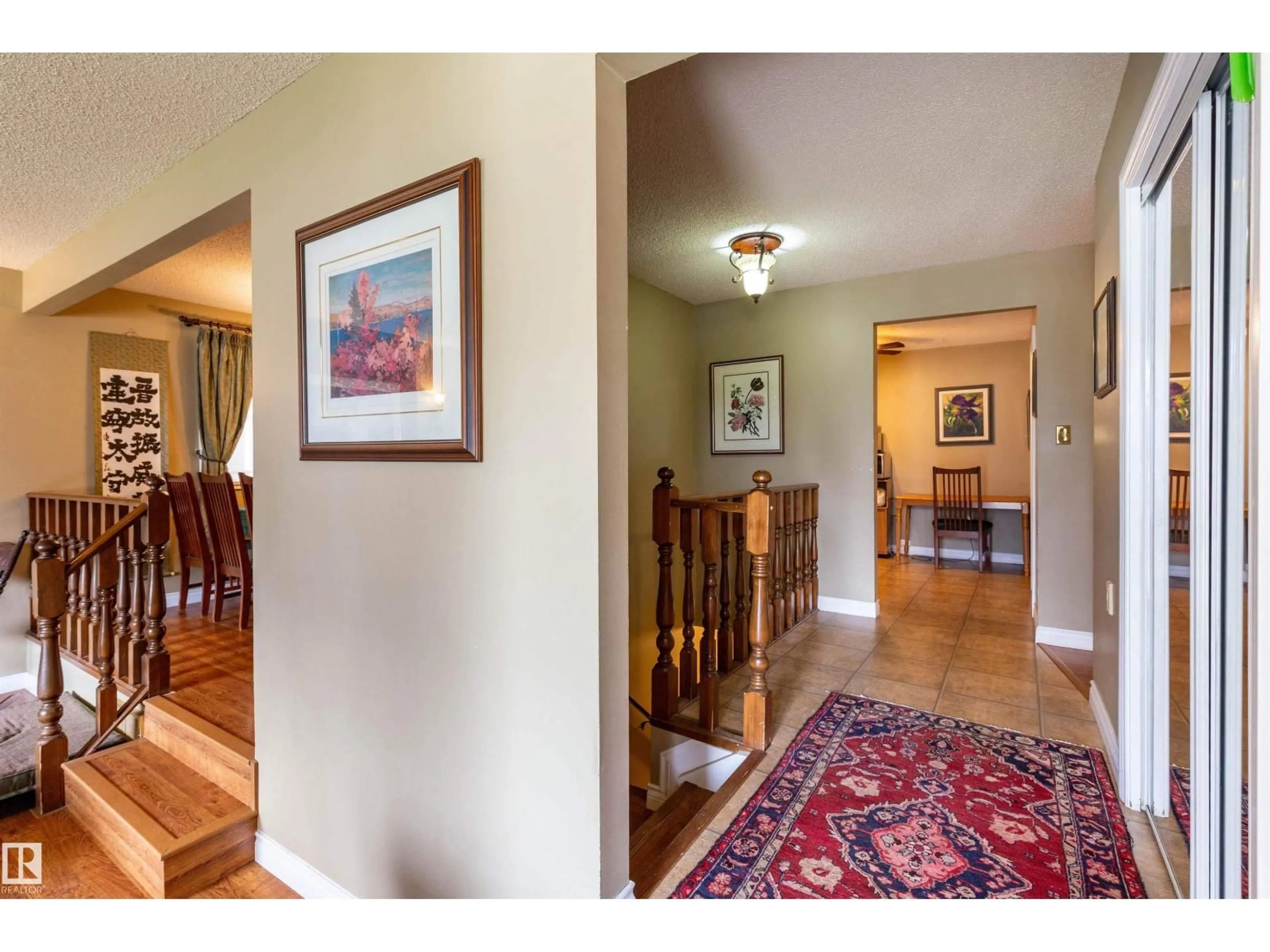 Indoor foyer for 6312 17 AV, Edmonton Alberta T6L1N4