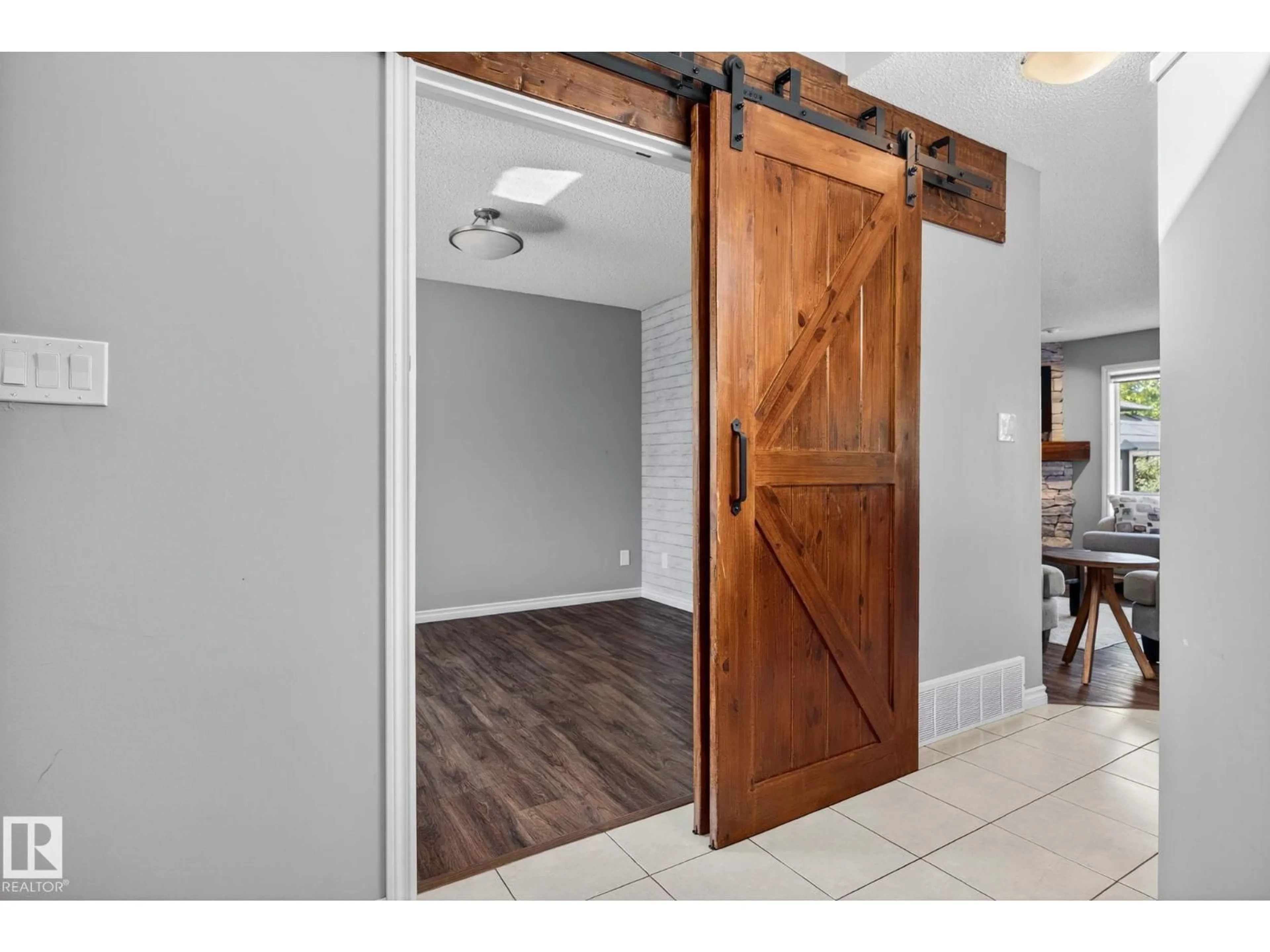 Indoor entryway for 185 ERIN RIDGE DR, St. Albert Alberta T8N6Z3