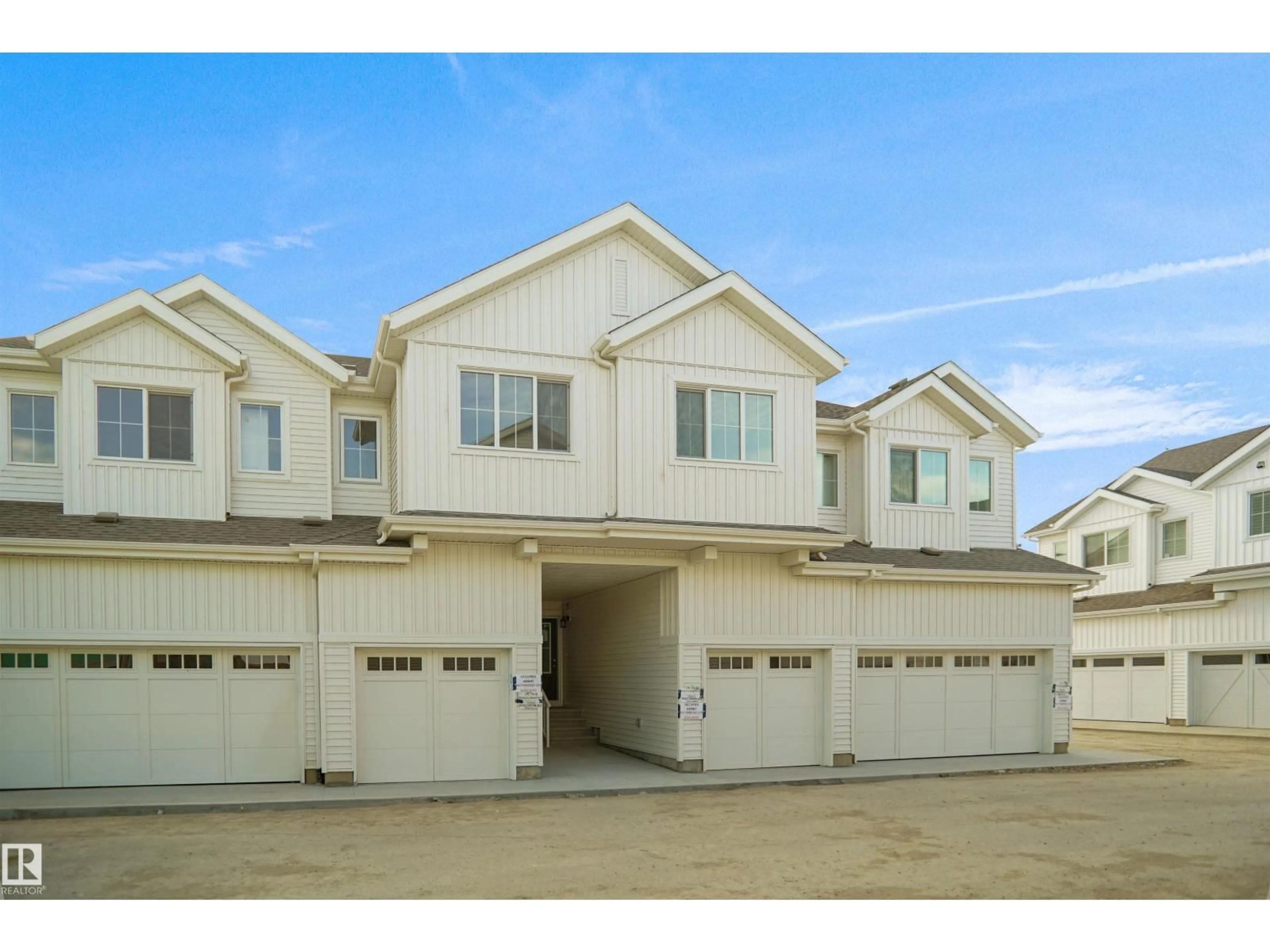 Indoor garage for 7110 - 19 KESWICK CM, Edmonton Alberta T6W5P7