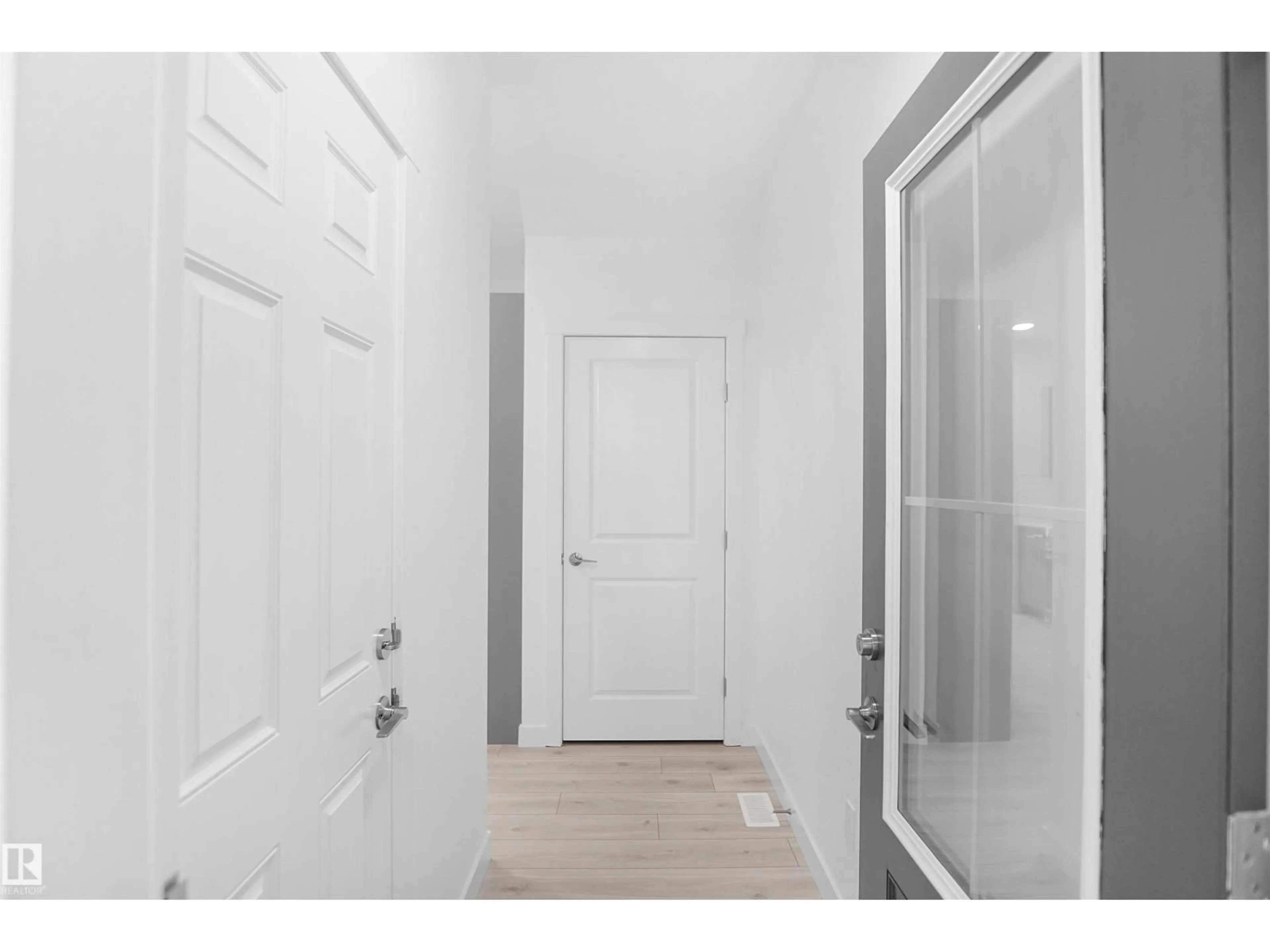 Indoor entryway for 7110 - 19 KESWICK CM, Edmonton Alberta T6W5P7