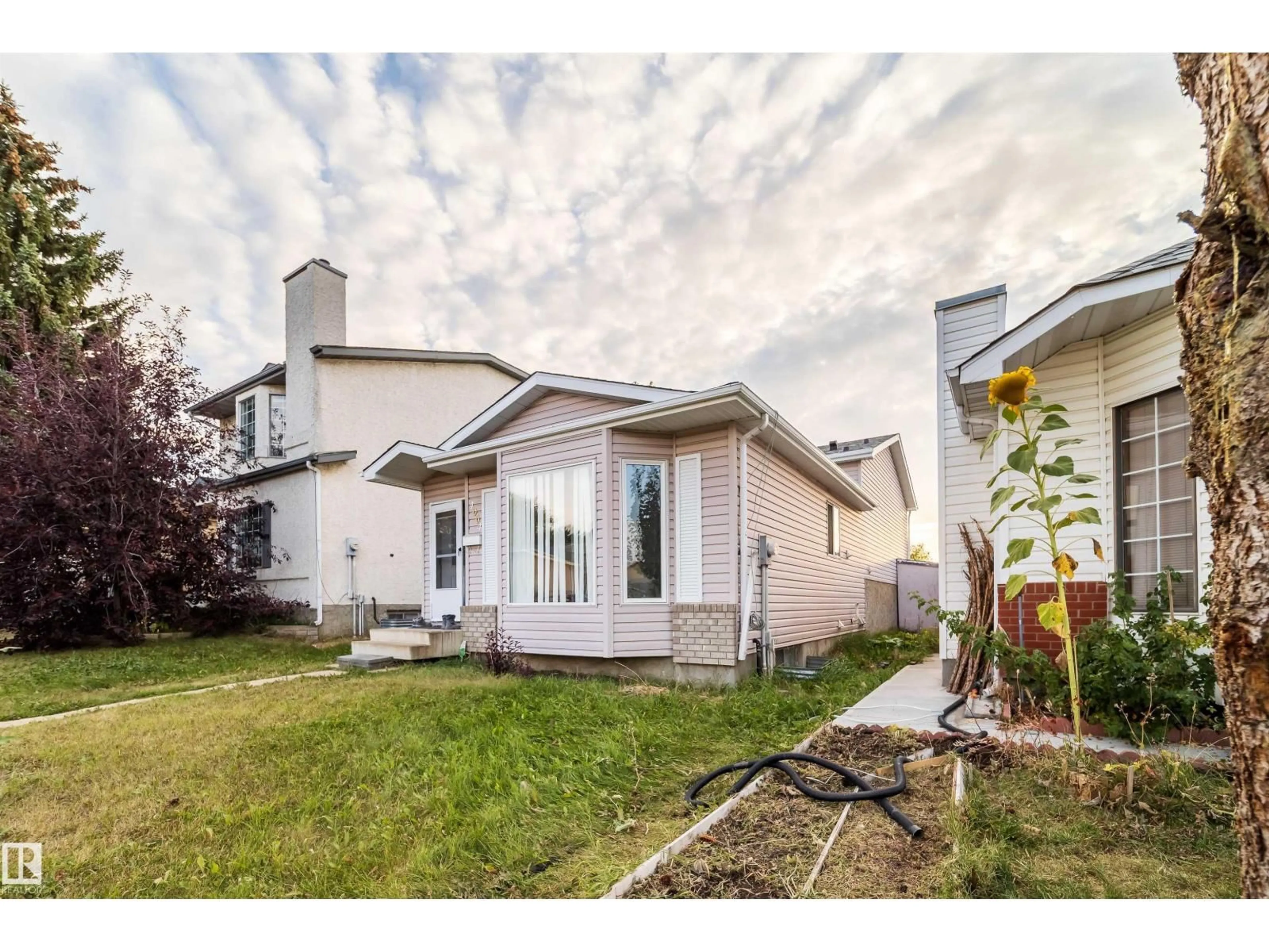 Home with vinyl exterior material, street for 4004 37 ST, Edmonton Alberta T6L6M8