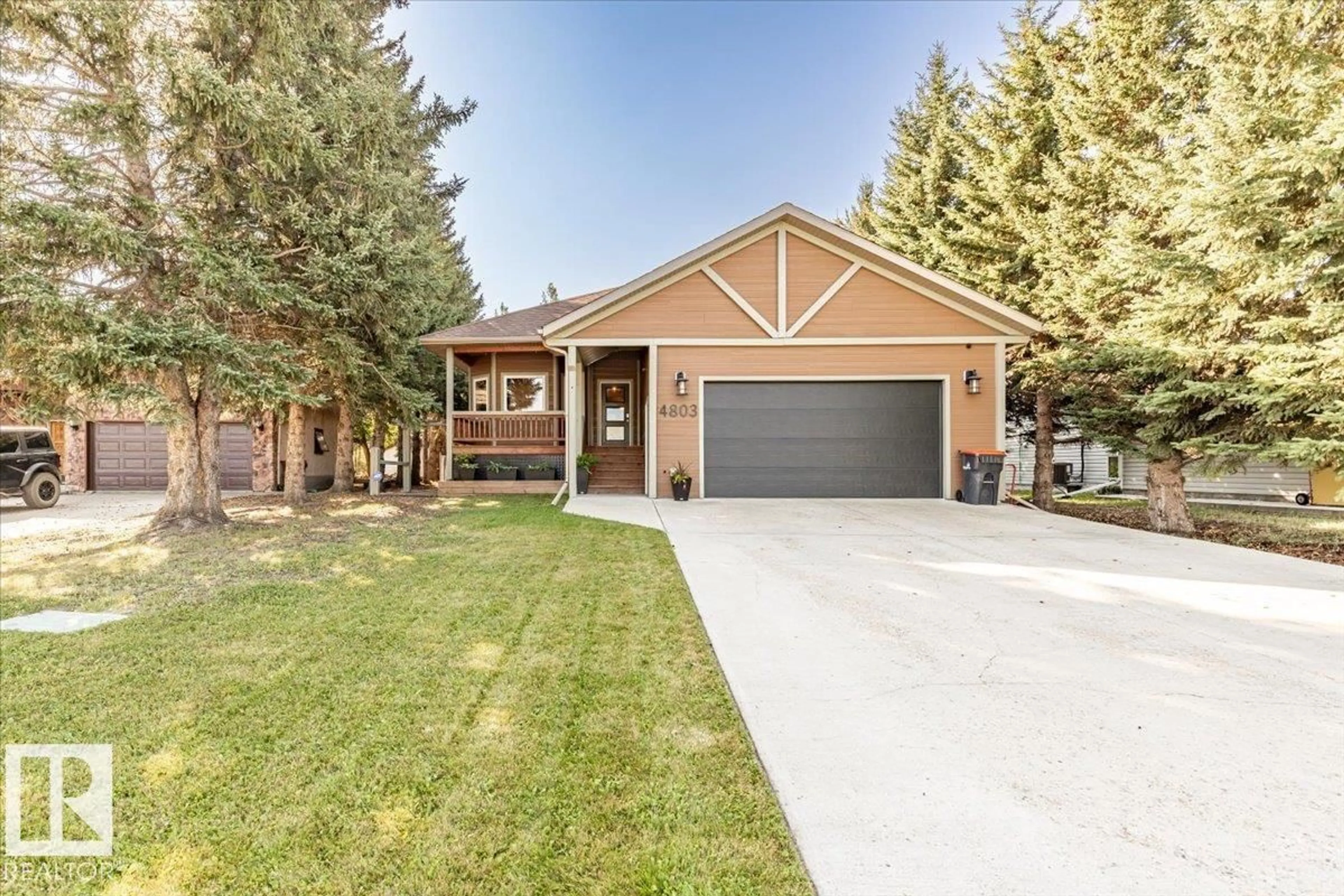 Home with vinyl exterior material, street for 4803 52 AV, Thorsby Alberta T0C2P0