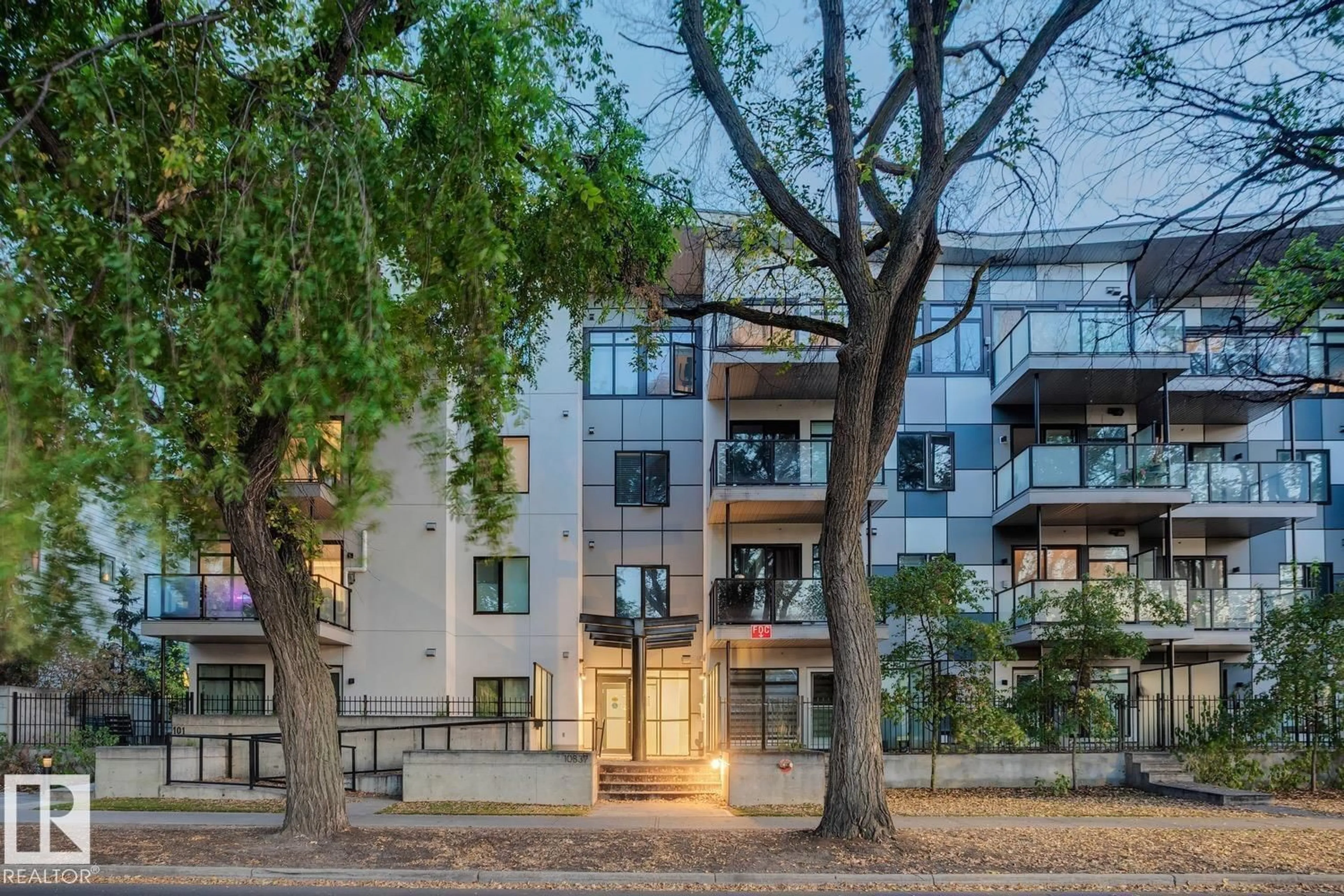 Patio, street for 304 - 10837 83 AV, Edmonton Alberta T6E2E6