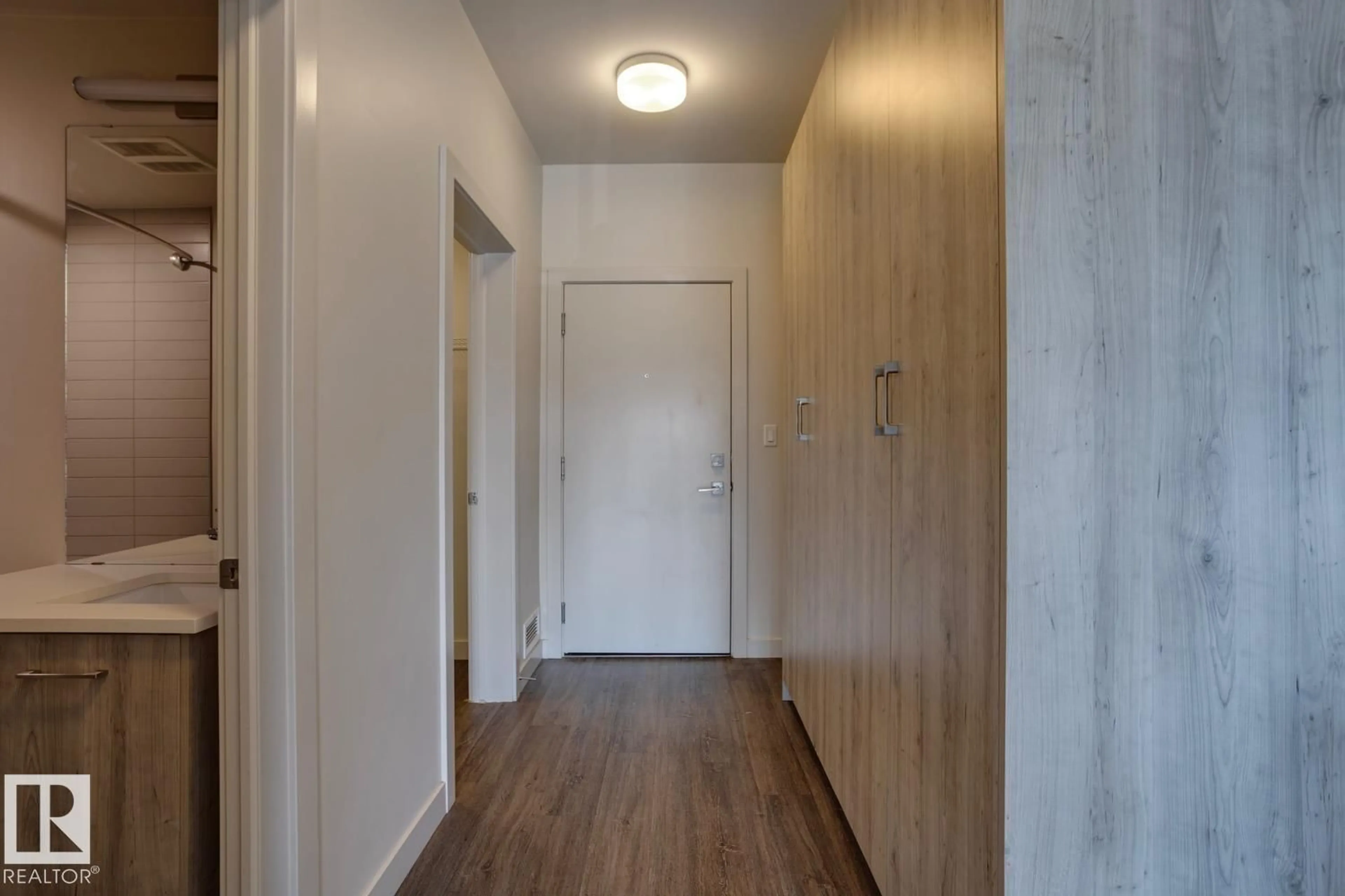 Indoor entryway for 304 - 10837 83 AV, Edmonton Alberta T6E2E6