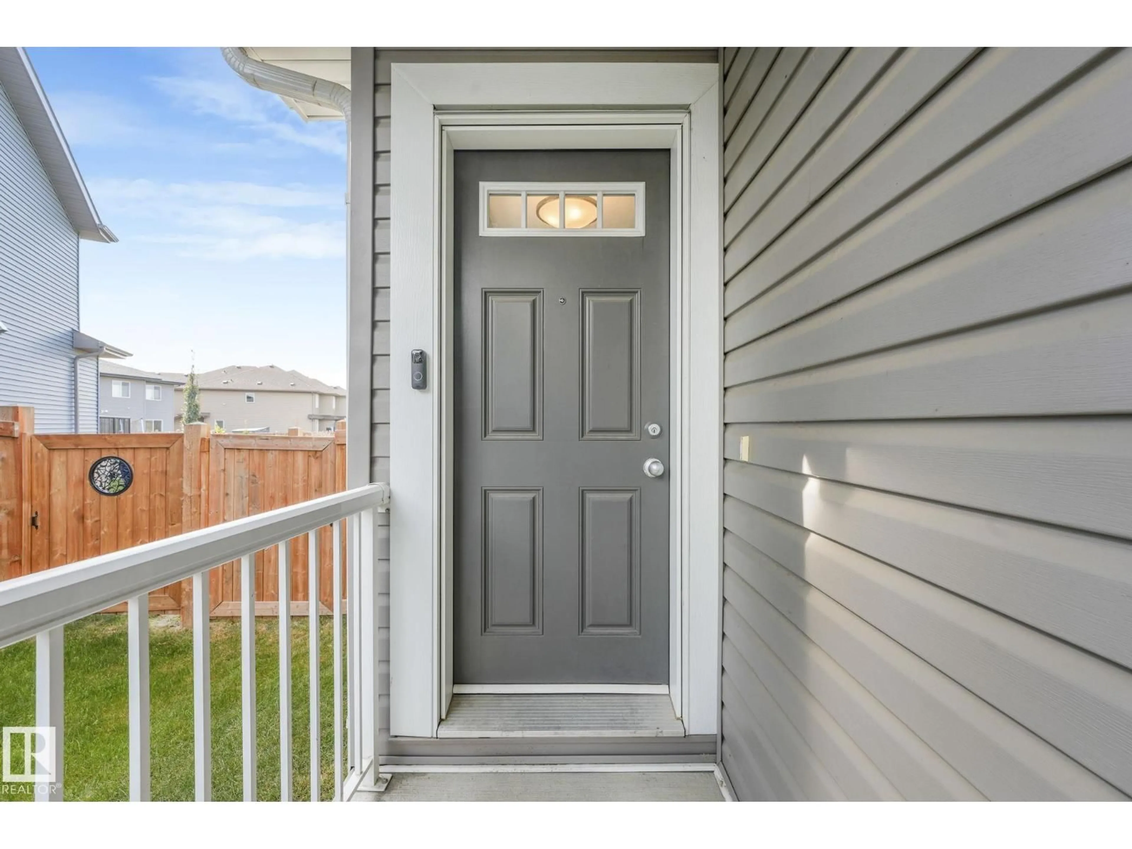 Indoor entryway for 12828 207 ST, Edmonton Alberta T5S0G4