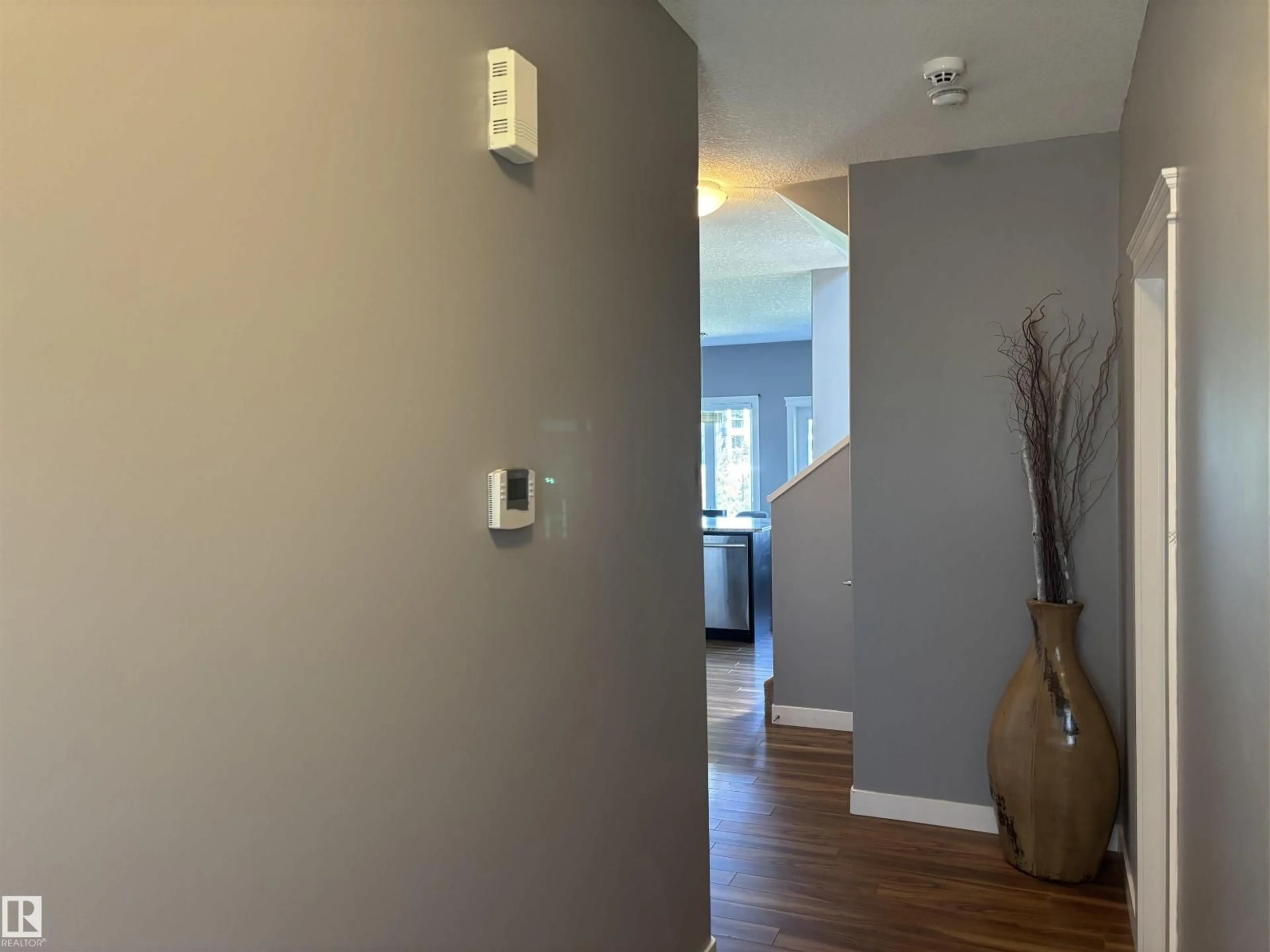 Indoor entryway for 6694 CARDINAL RD, Edmonton Alberta T6W2Y4
