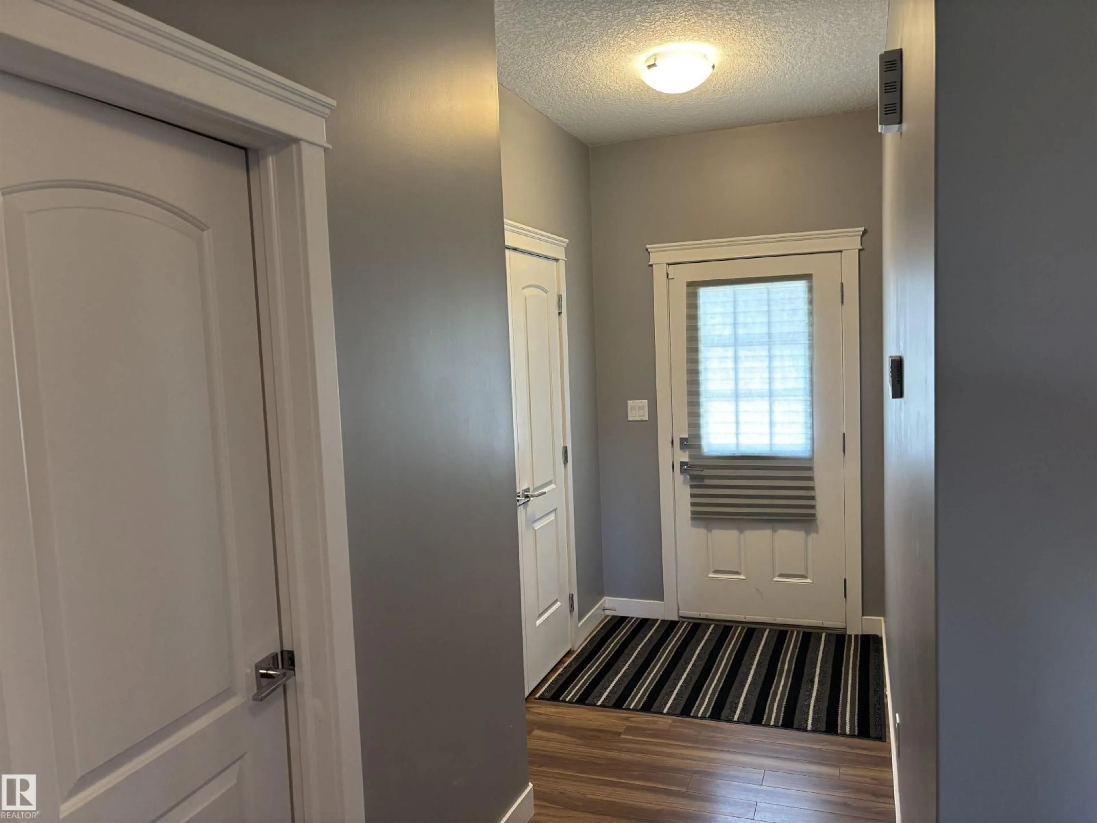 Indoor entryway for 6694 CARDINAL RD, Edmonton Alberta T6W2Y4
