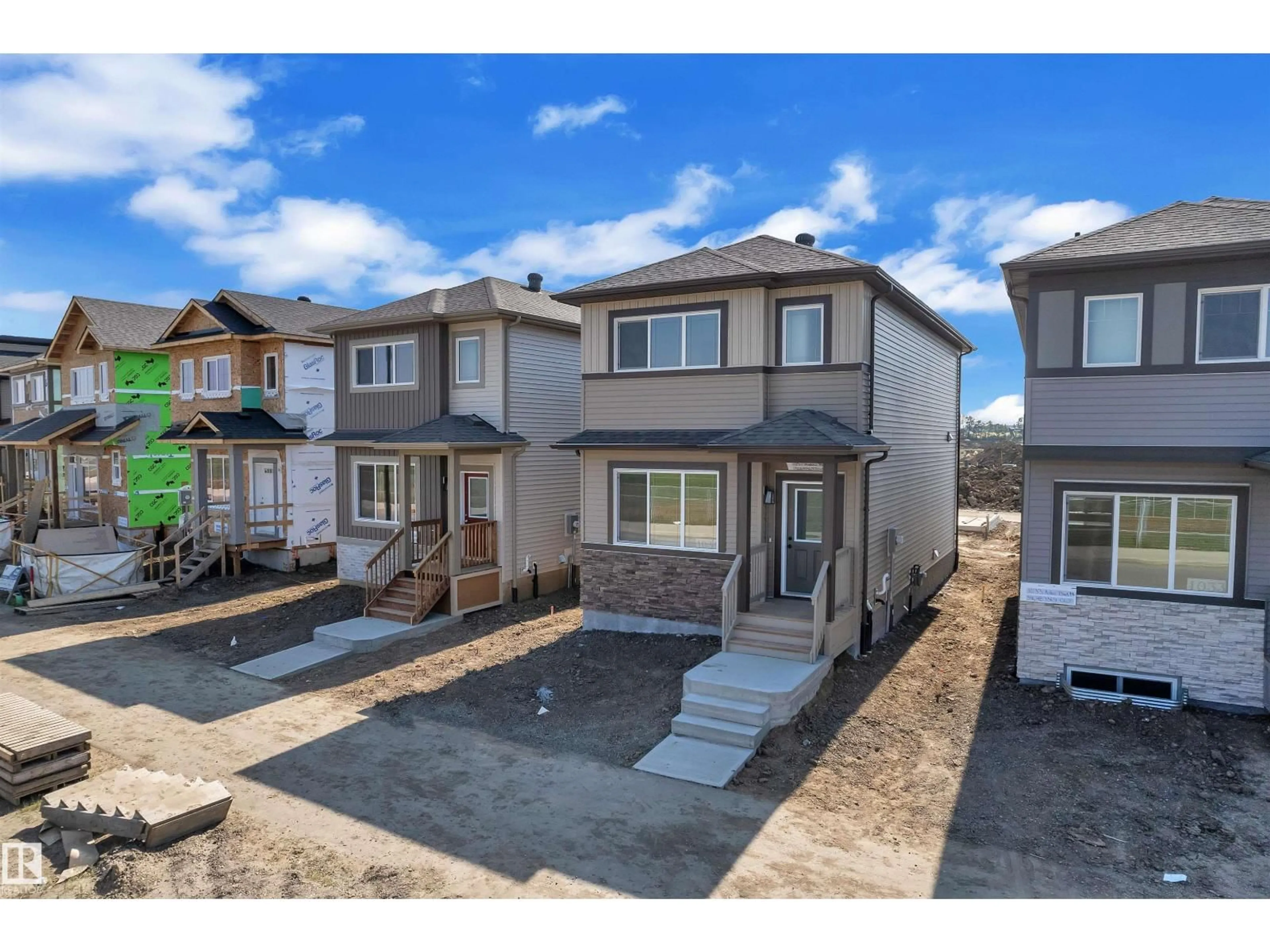 A pic from outside/outdoor area/front of a property/back of a property/a pic from drone, street for 1029 ASTER BV, Edmonton Alberta T6T2W7