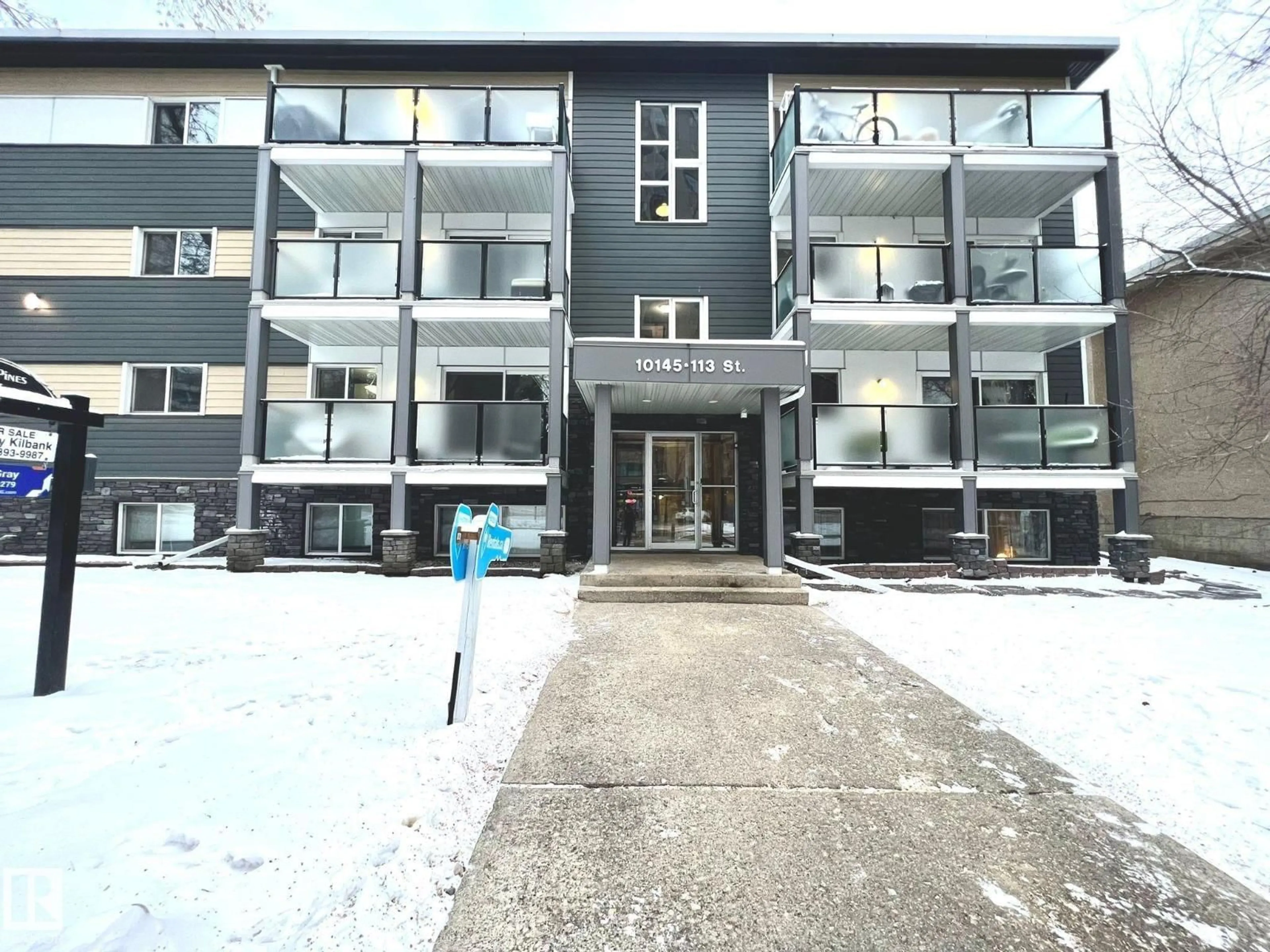 Indoor foyer for NW - 10145 113 ST, Edmonton Alberta T5K1P1