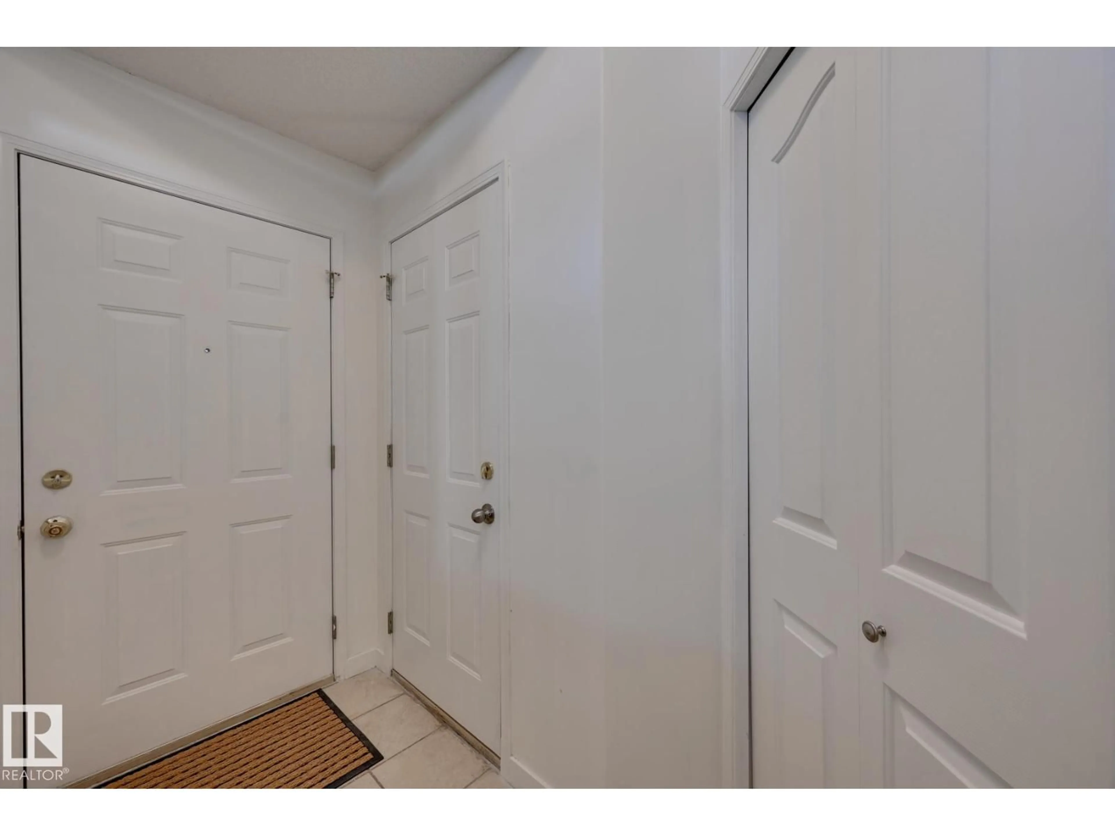 Indoor entryway for 2 WESTWOOD WY, Fort Saskatchewan Alberta T8L4G4