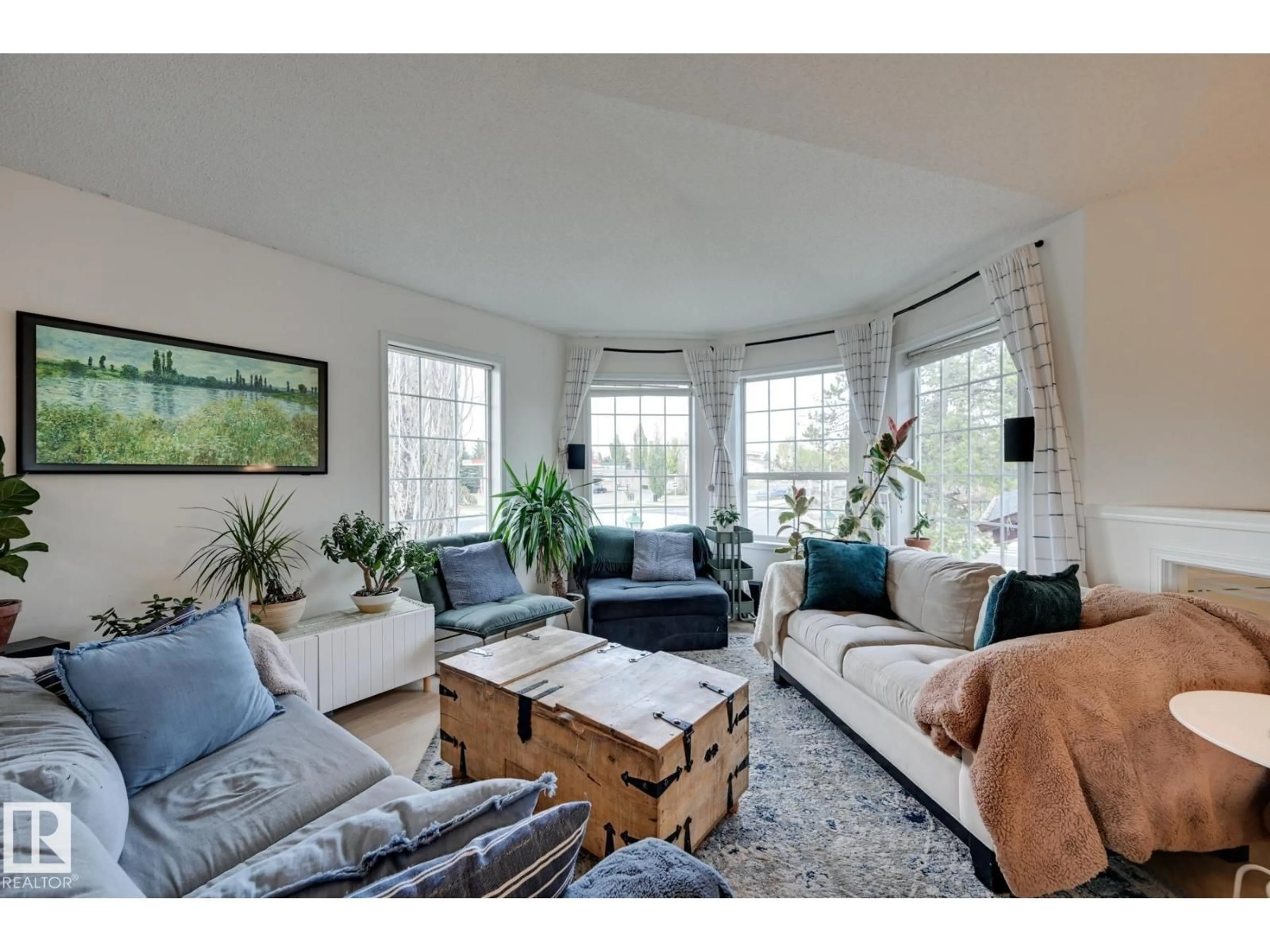 Living room with furniture, unknown for 2 WESTWOOD WY, Fort Saskatchewan Alberta T8L4G4