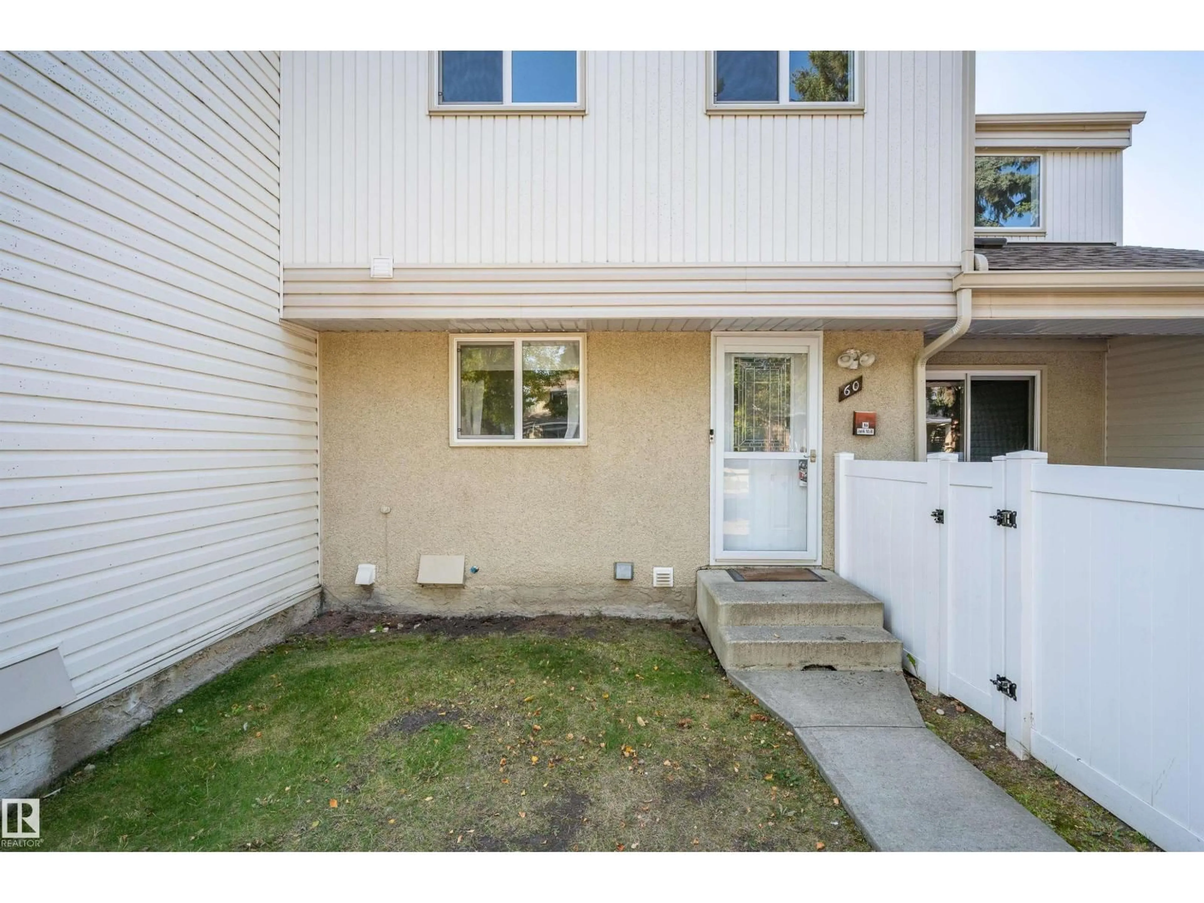 Patio, street for 60 WOODVALE VG, Edmonton Alberta T6L1W4
