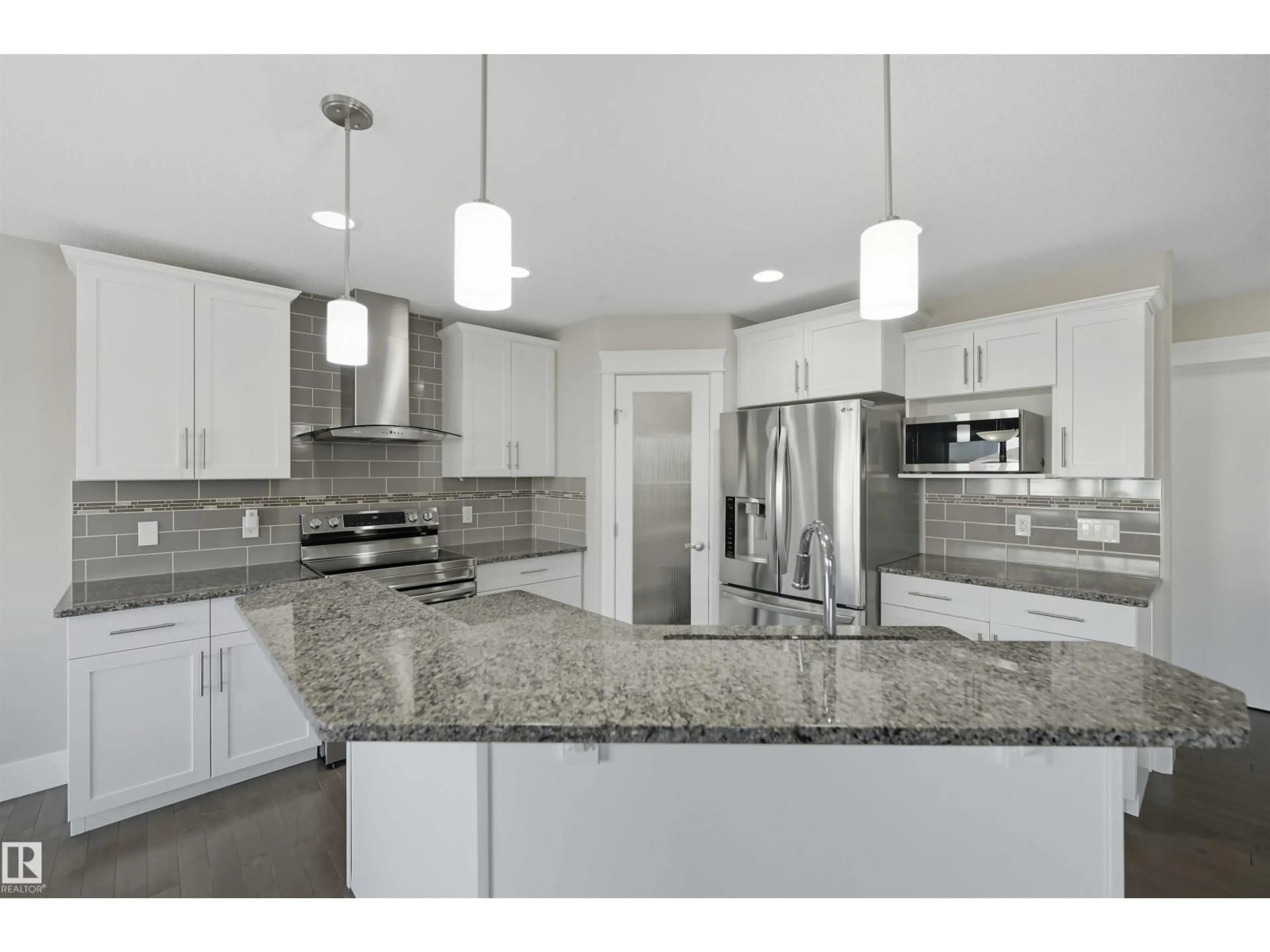 Open concept kitchen, ceramic/tile floor for SW - 7122 ARMOUR LINK LI, Edmonton Alberta T6W2P1